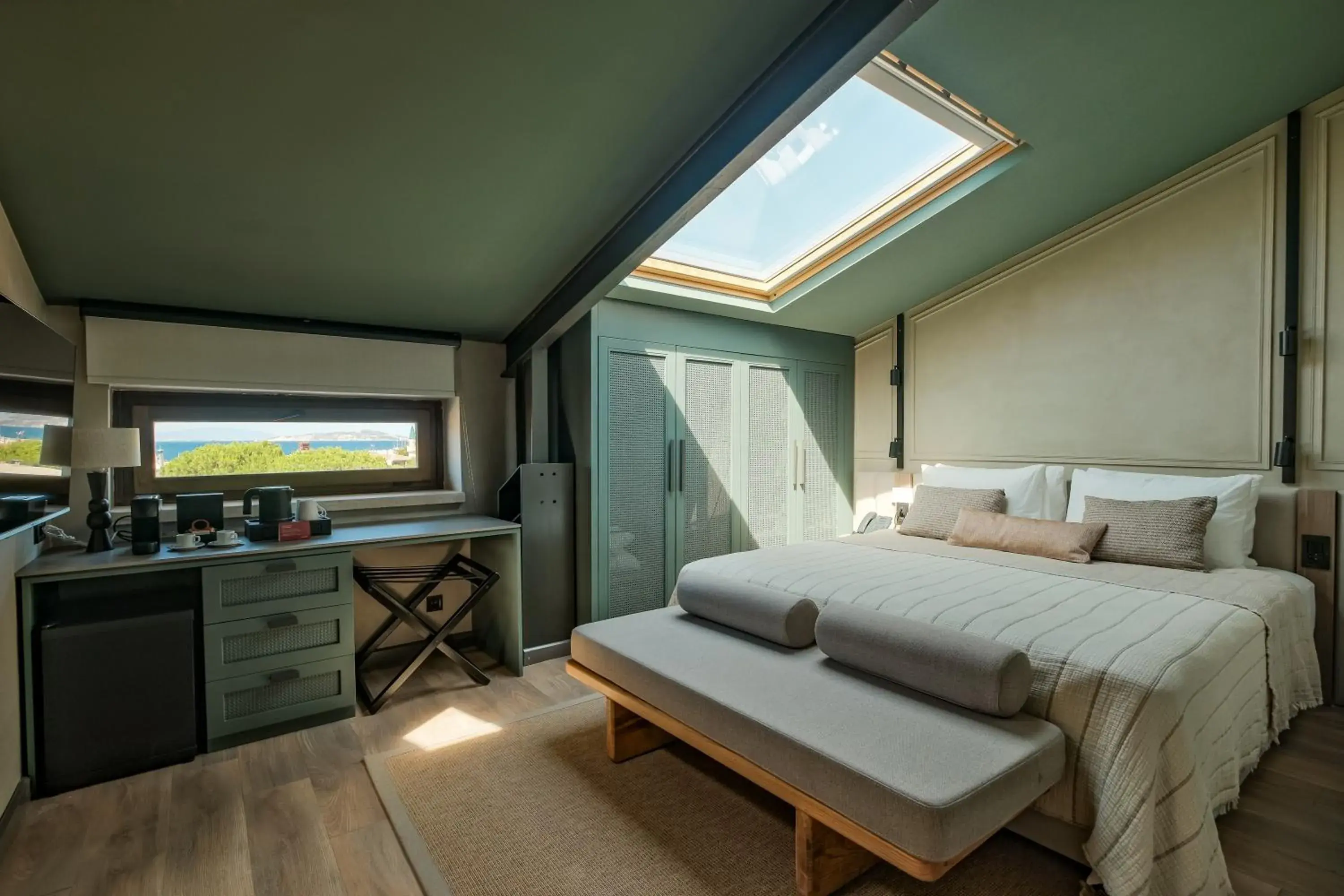 Deluxe Queen Room in Lecole Hotel By Cityloft Deluxe Queen Room in Lecole Hotel By Cityloft