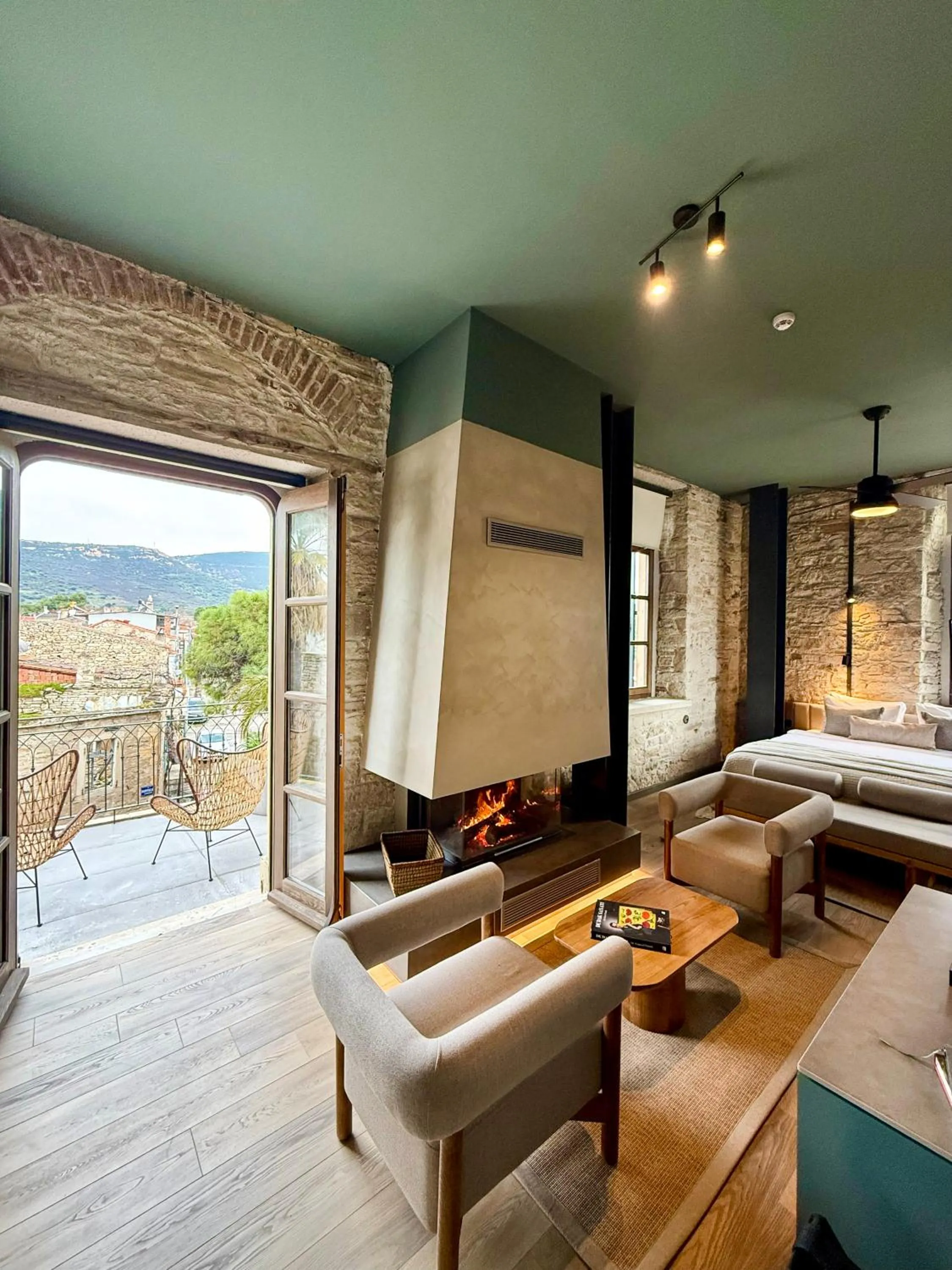 Photo of the whole room, Bed in Lecole Hotel By Cityloft