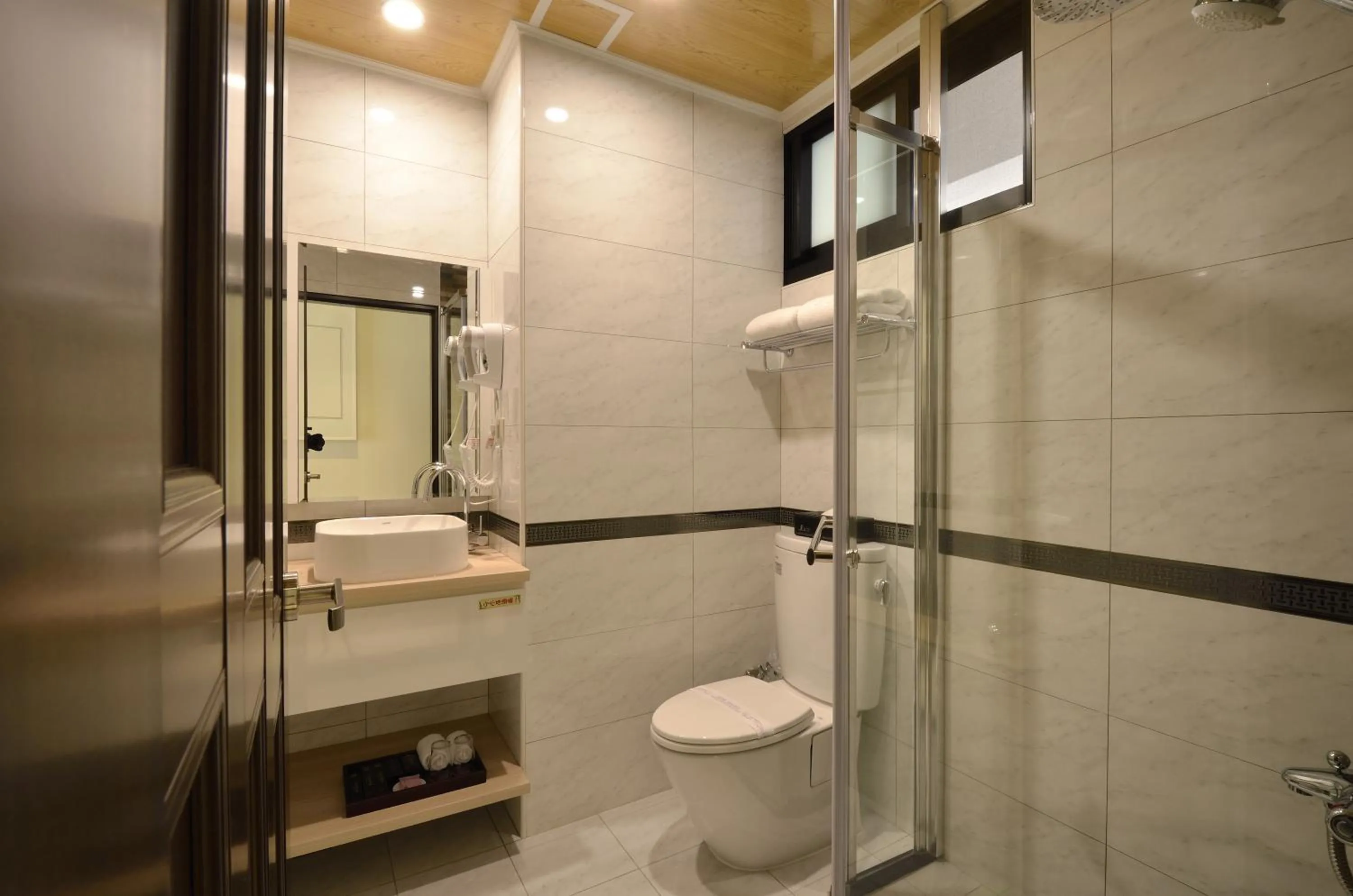 Shower in Zhaody Hotel