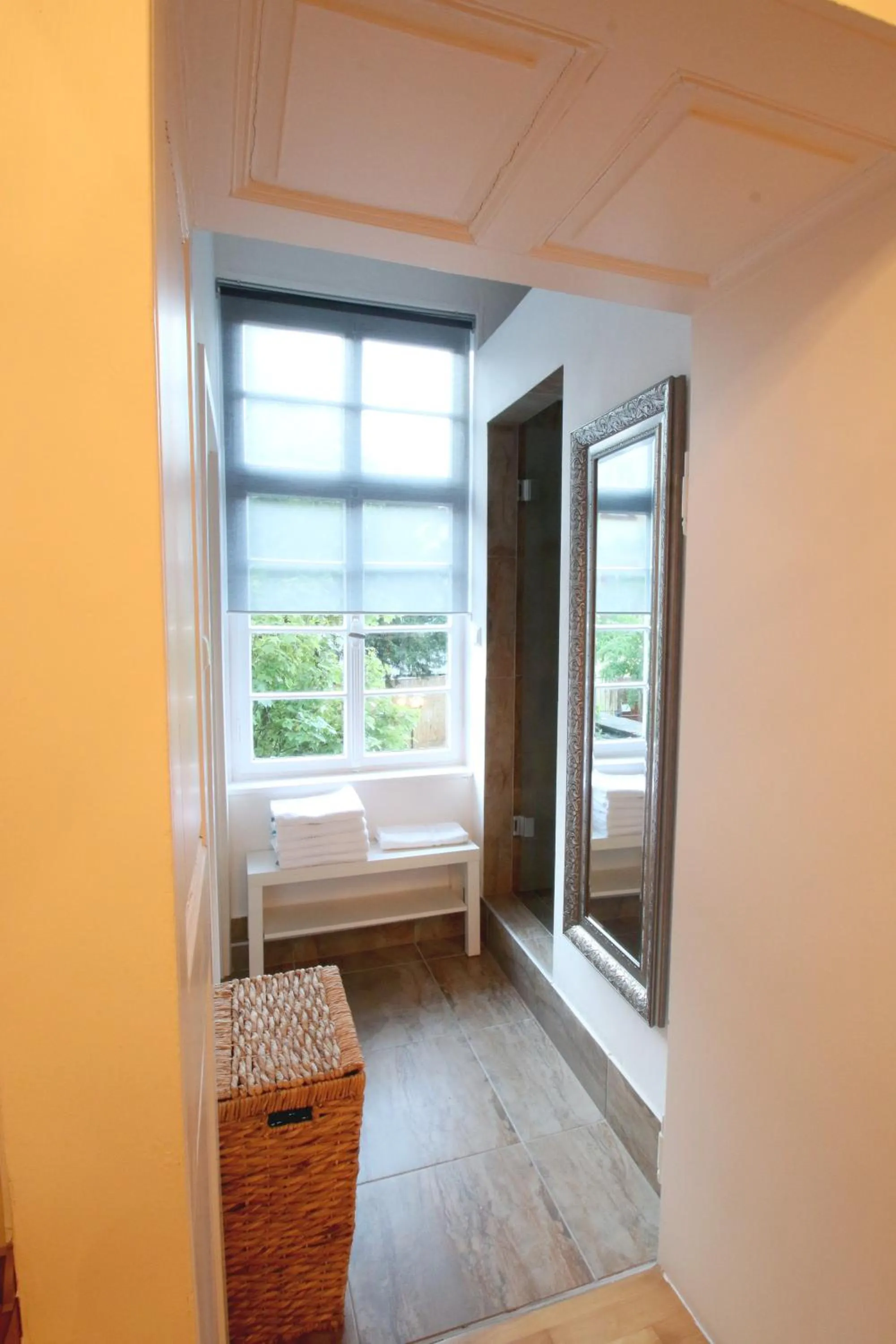 Shower, Bed in Hotel Sudpfanne