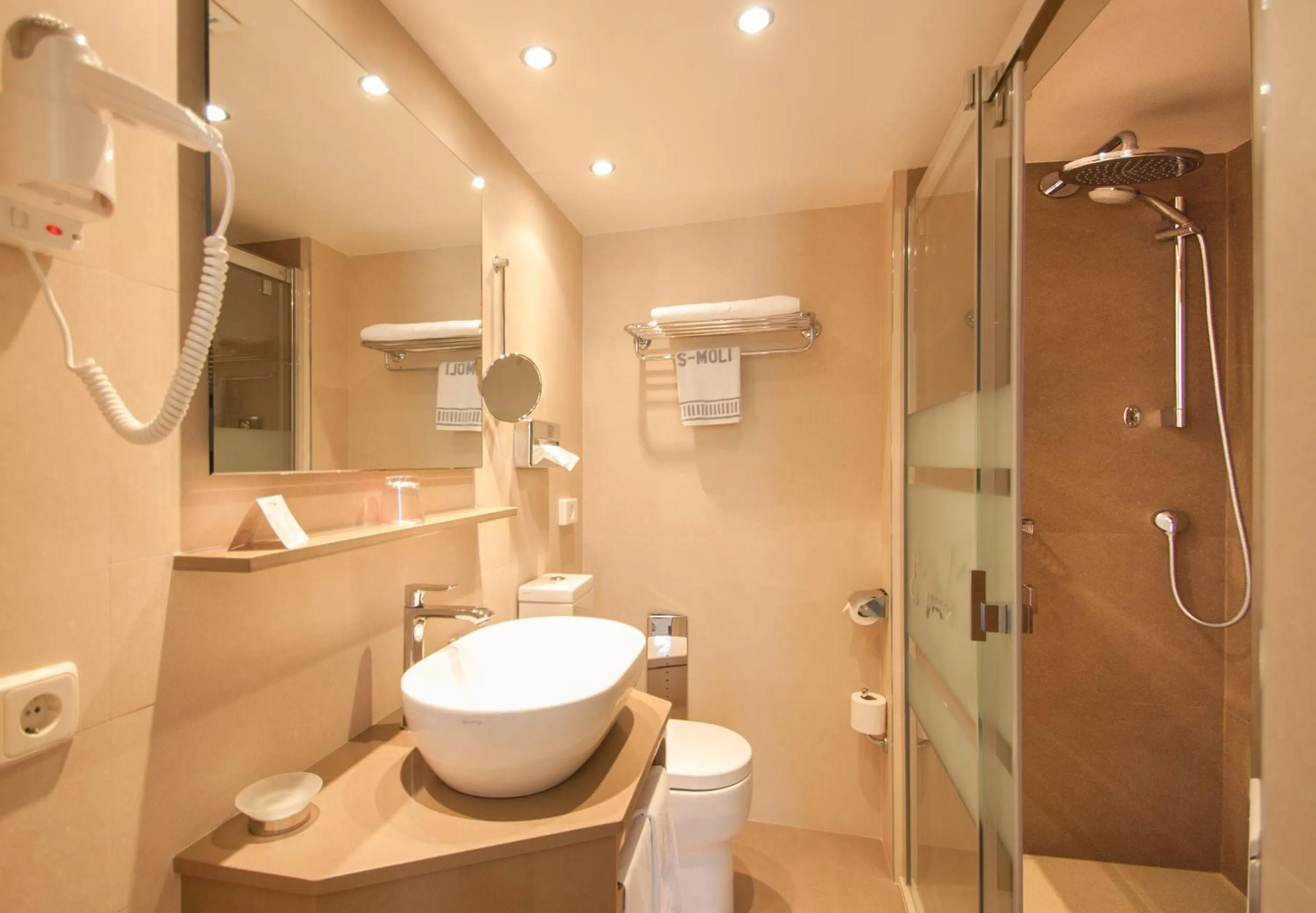 Shower in Es Moli Hotel