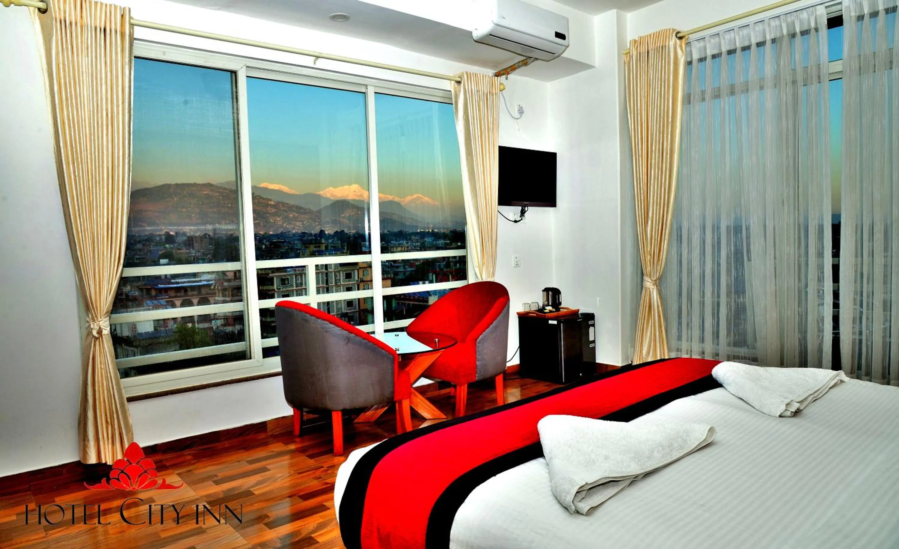 Photo of the whole room, Bed in Hotel City Inn - Mountain View