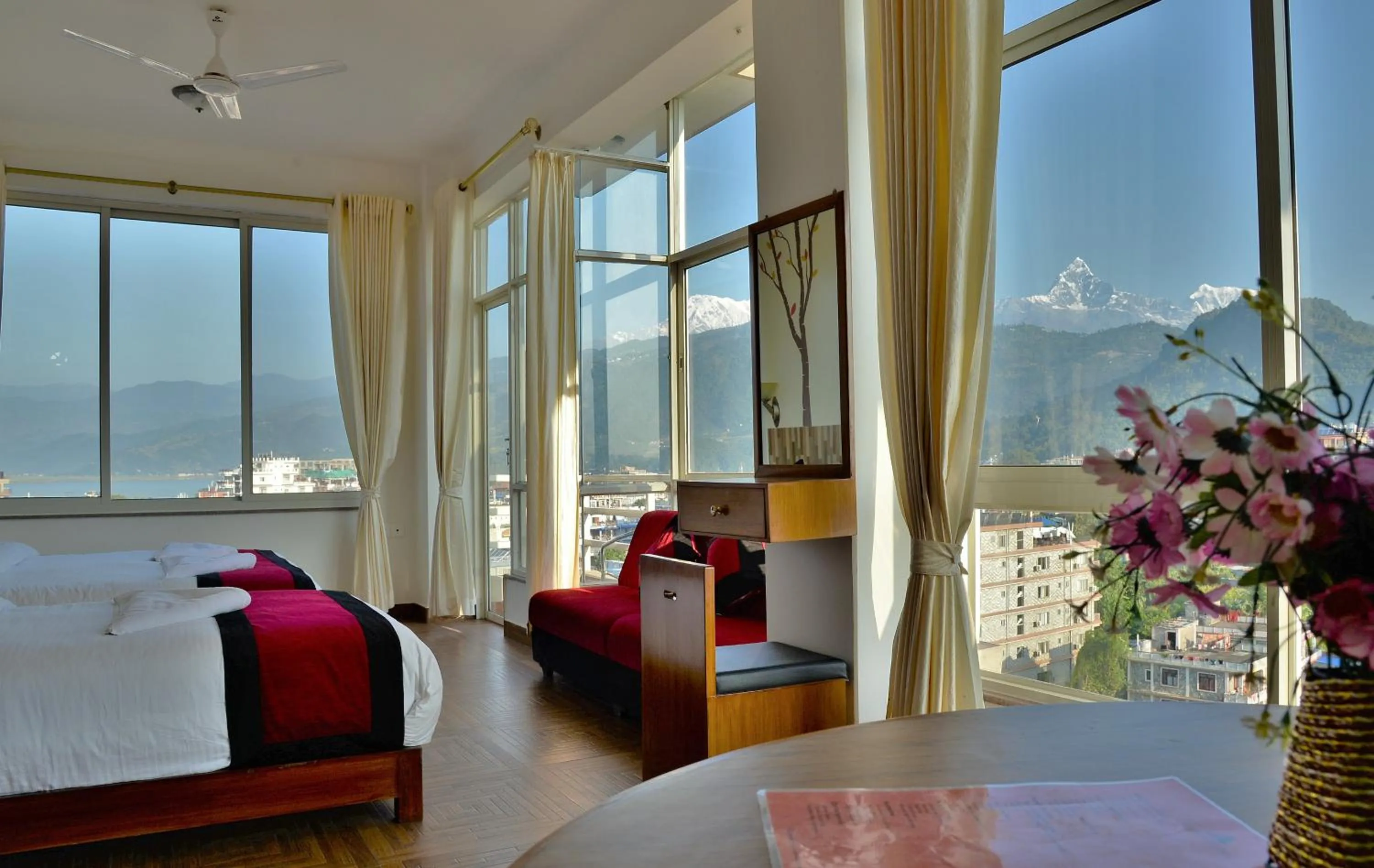 Lake view, Bed in Hotel City Inn - Mountain View