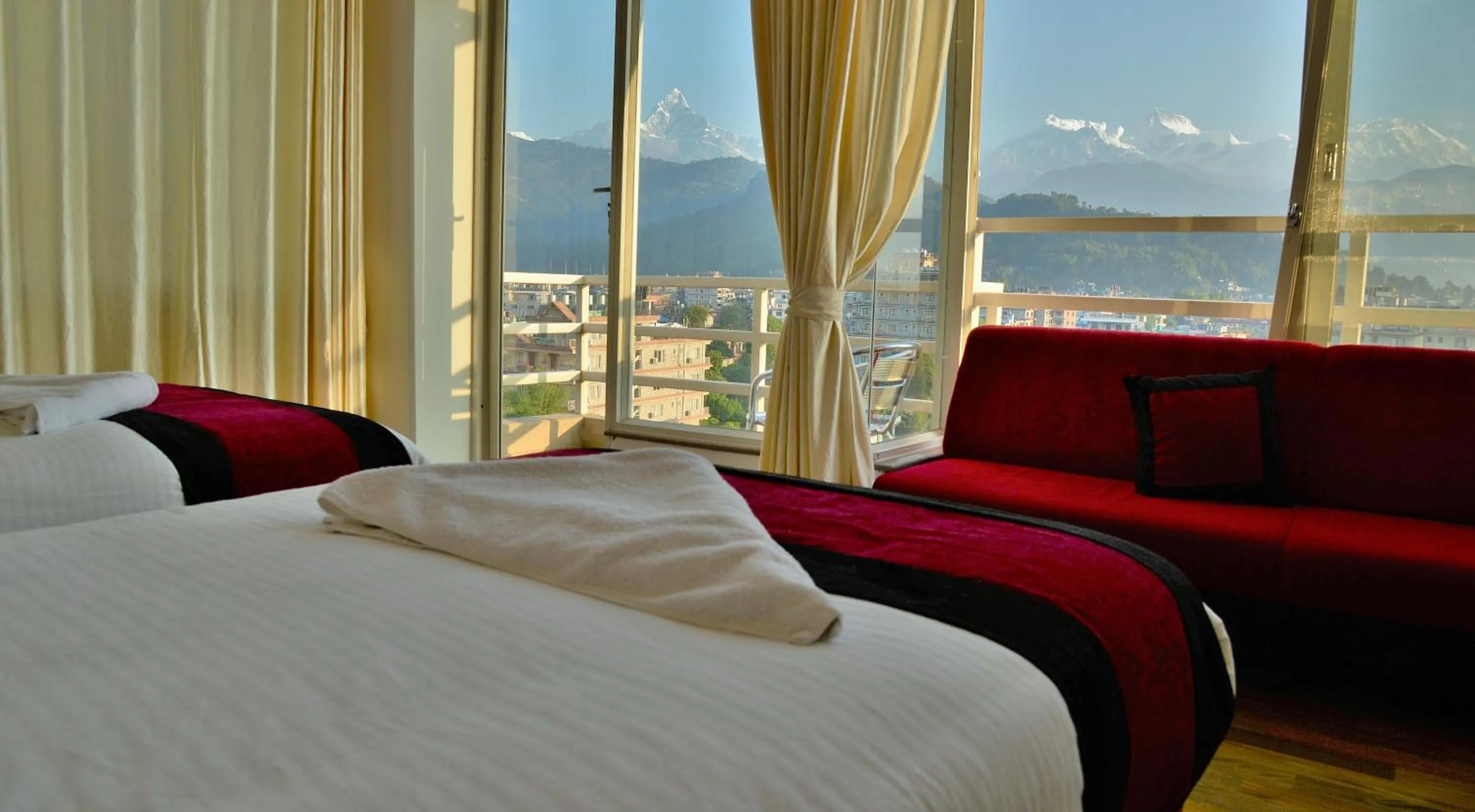 Mountain view, Bed in Hotel City Inn - Mountain View