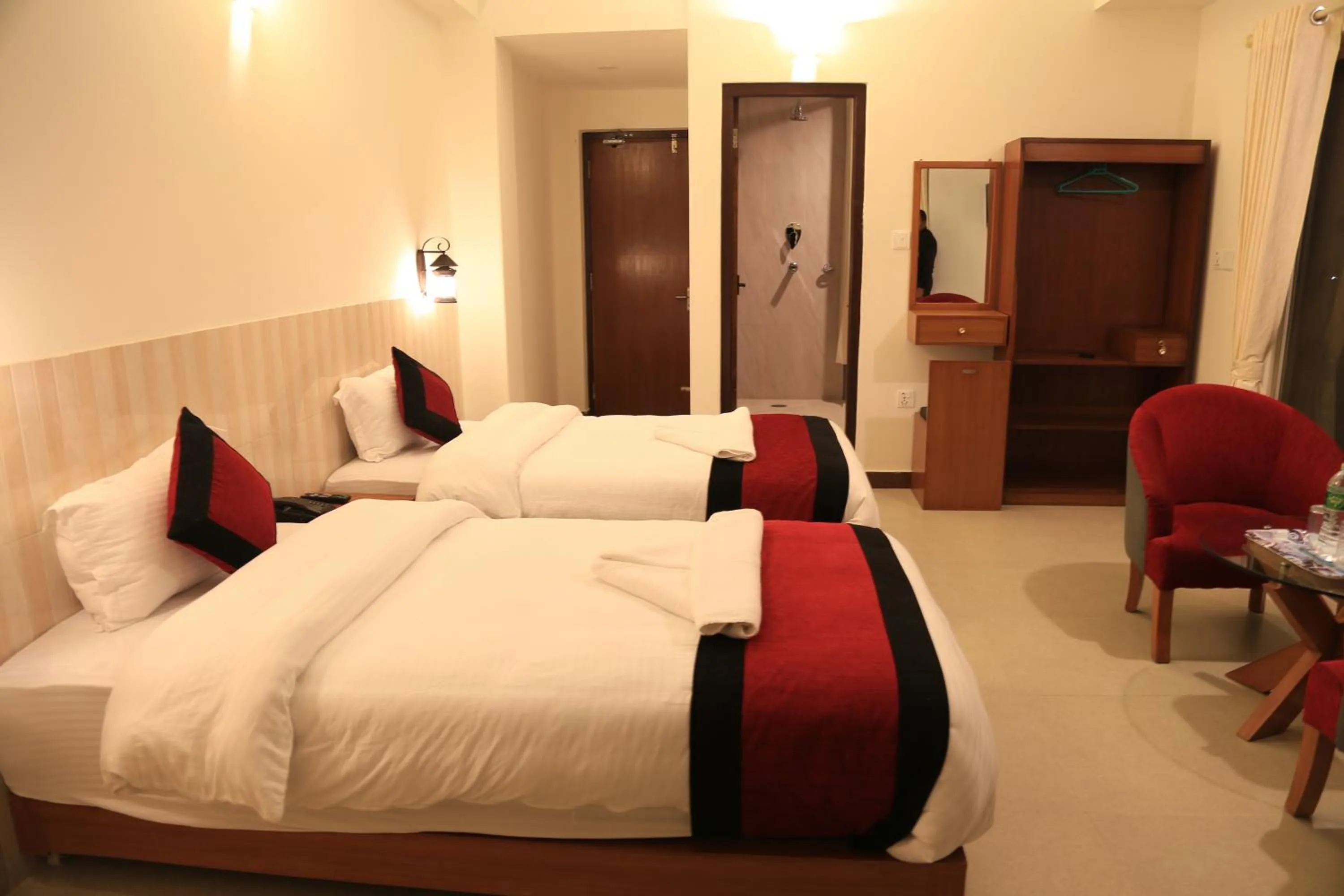 Bathroom, Bed in Hotel City Inn - Mountain View