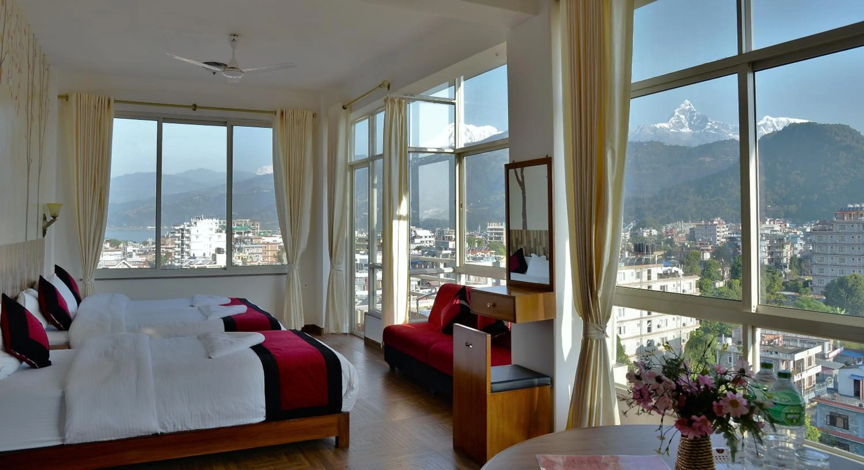 Lake view, Bed in Hotel City Inn - Mountain View