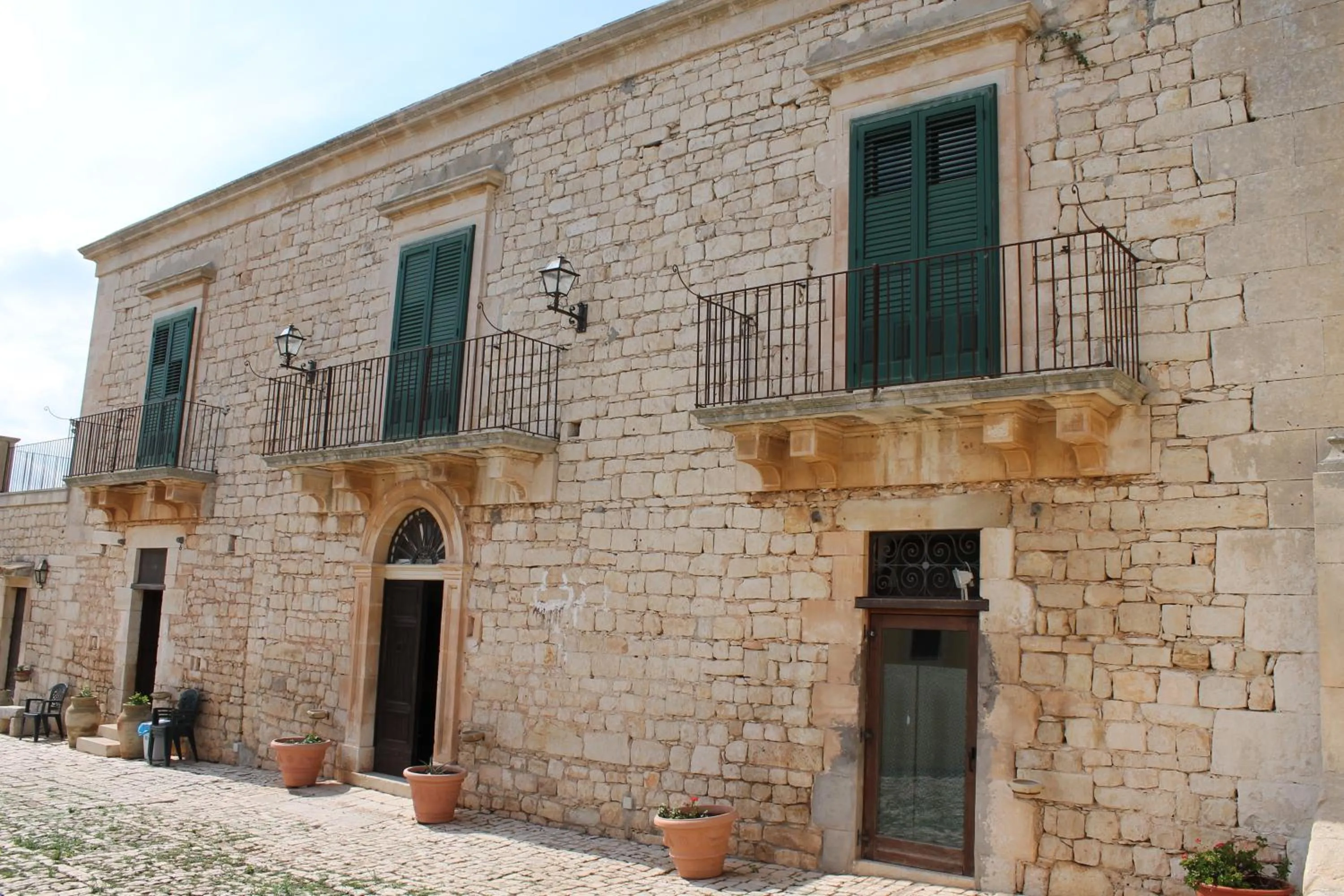 Property building in Villa Teresa