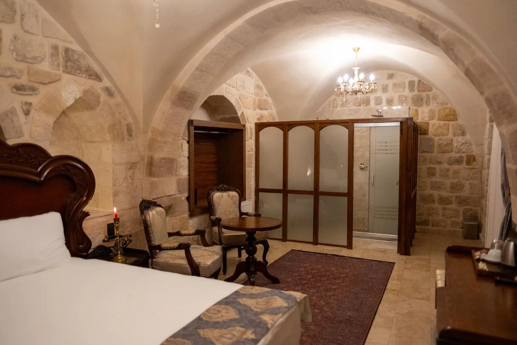 Bed in Kasr-i Divan Hotel