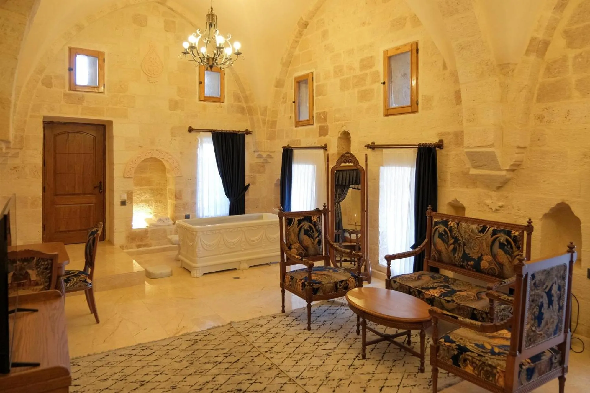 Living room in Kasr-i Divan Hotel