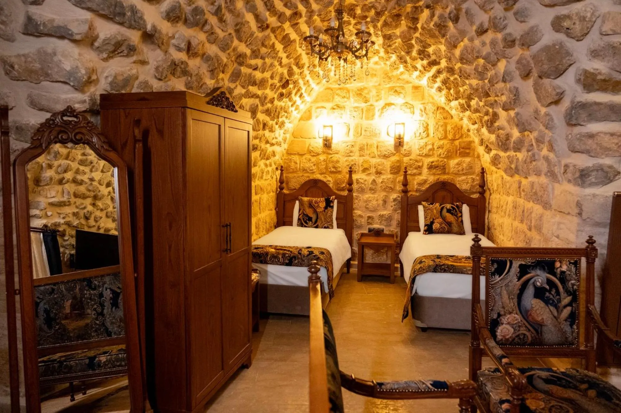 Bed in Kasr-i Divan Hotel