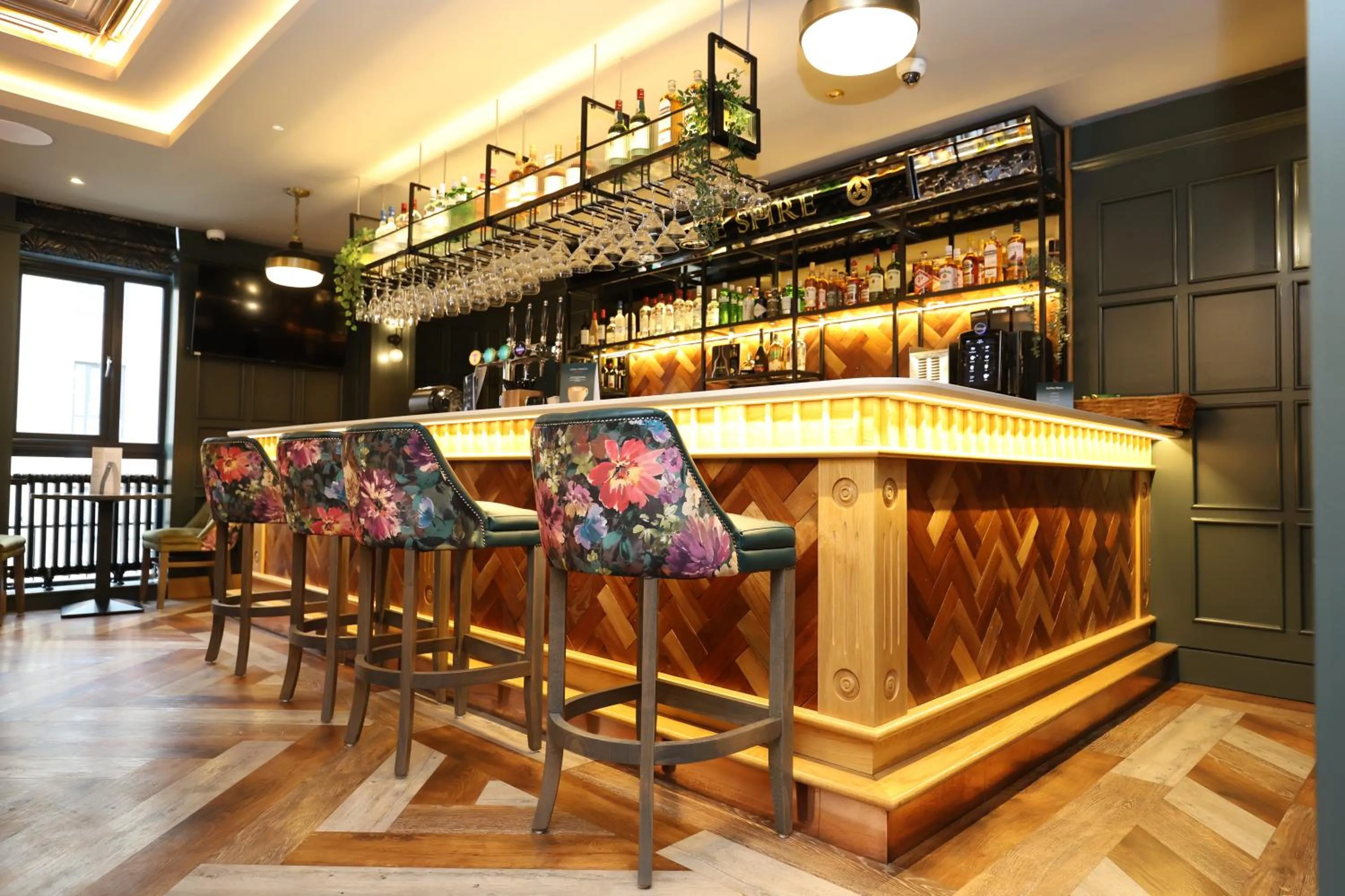 Lounge or bar in The Maiden City Hotel