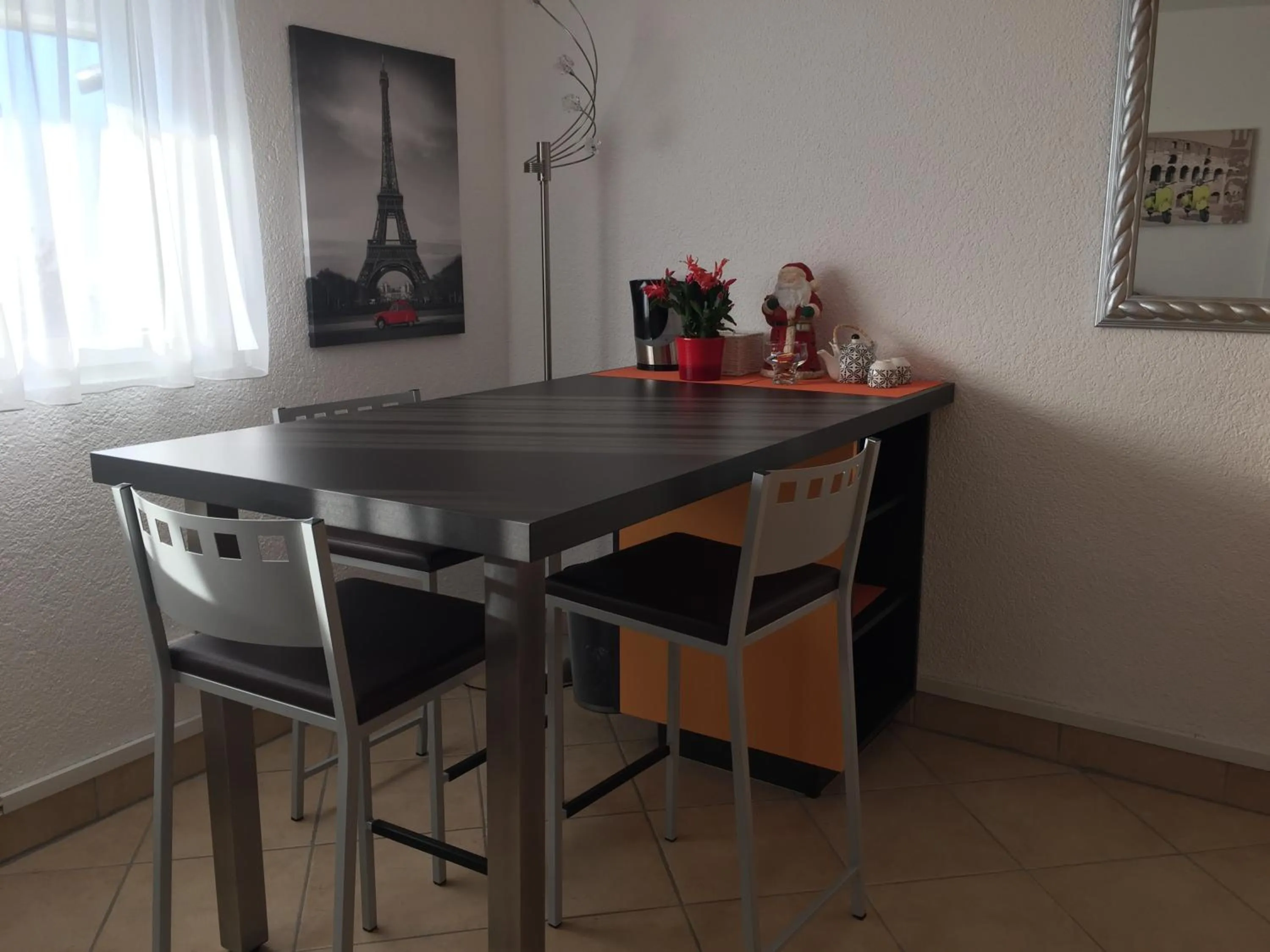 Photo of the whole room in Magie Du Léman