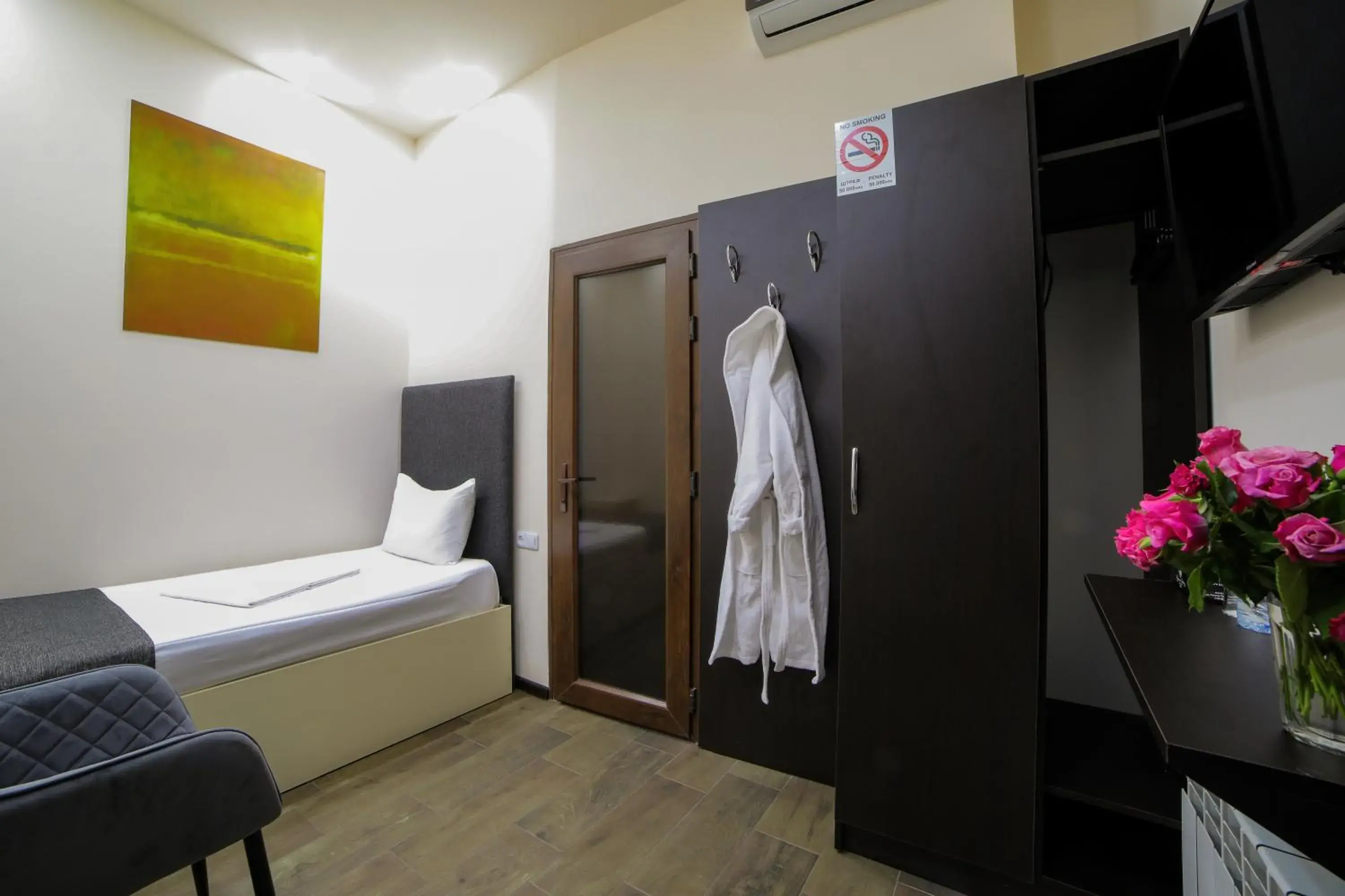 Budget Single Room without window - single occupancy in Elysium Gallery Hotel Budget Single Room without window - single occupancy in Elysium Gallery Hotel