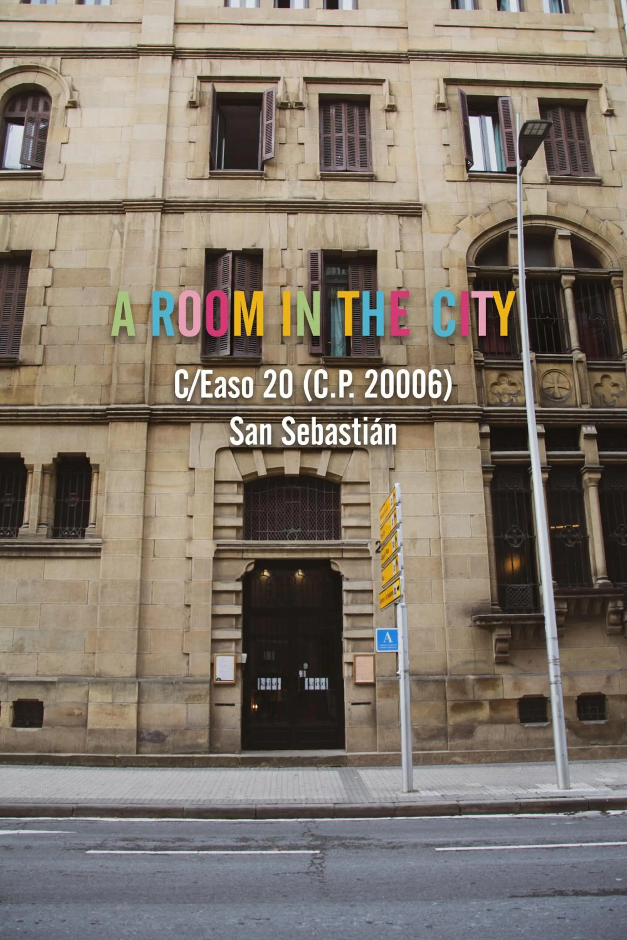 Facade/entrance in A Room In The City Hostel