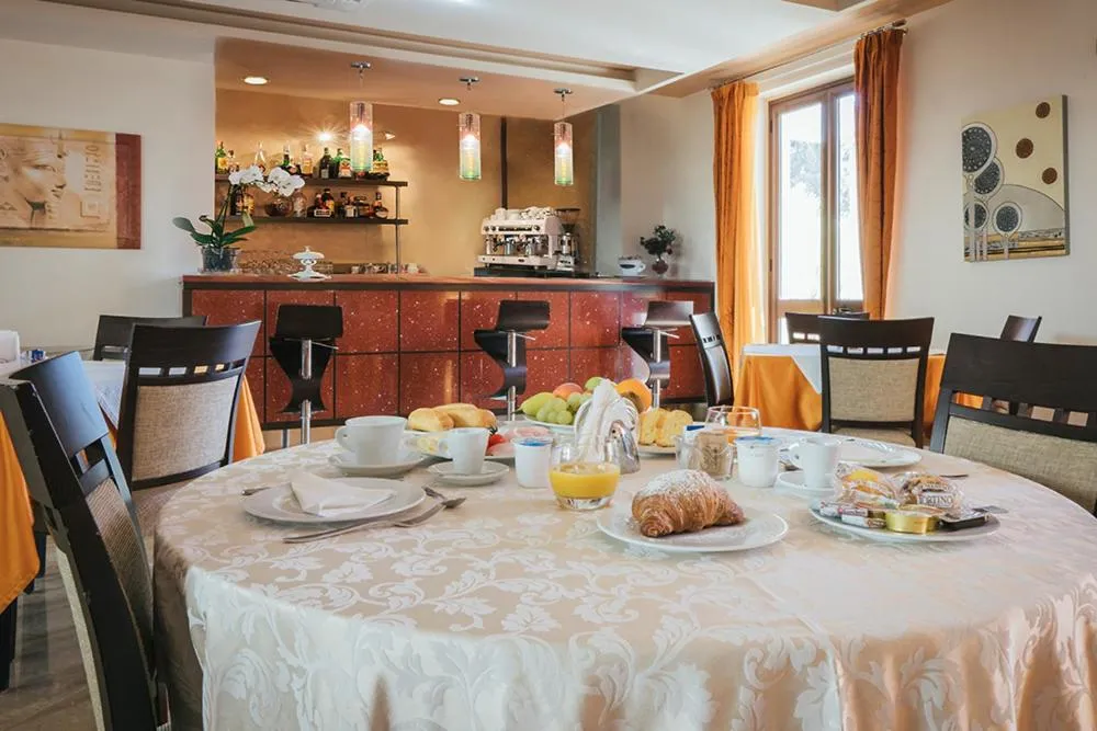 Restaurant/places to eat in Hotel Costa Azul