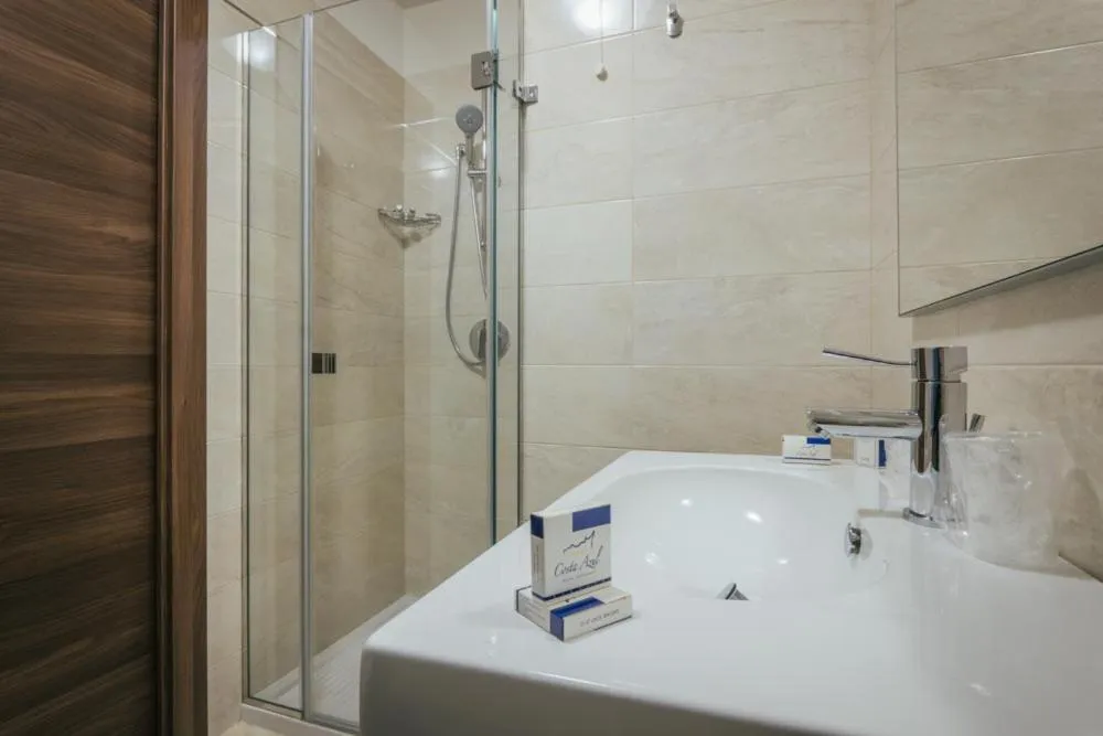 Shower in Hotel Costa Azul