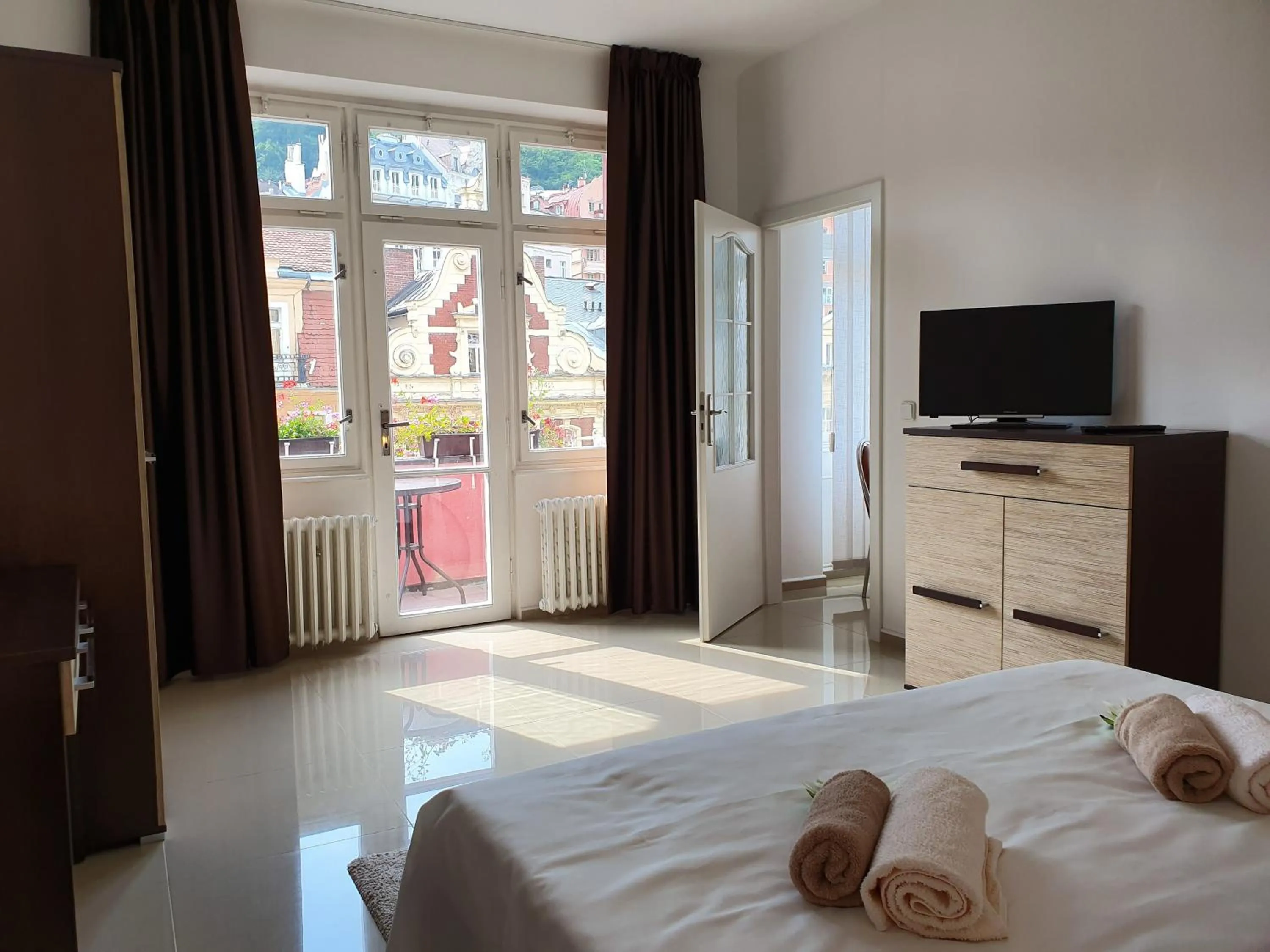 Bed in Madonna Apartments