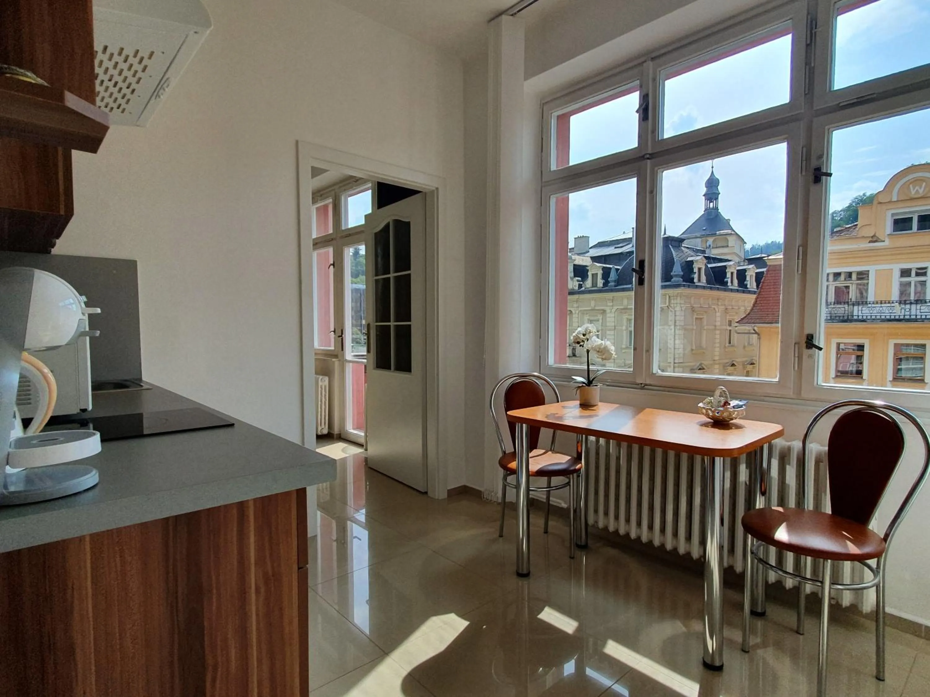 Kitchen or kitchenette in Madonna Apartments