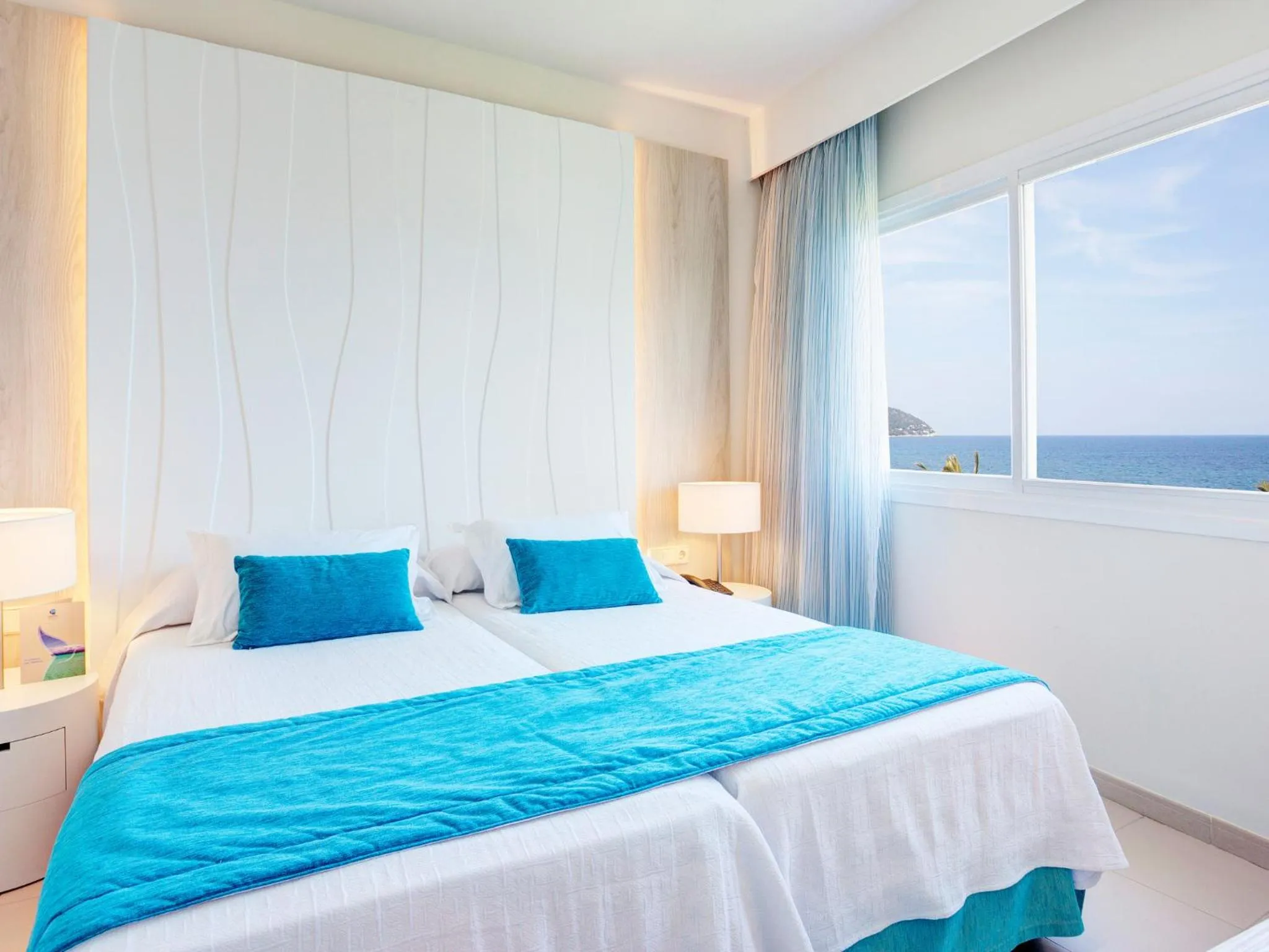 Sea view, Bed in Grupotel Mallorca Mar