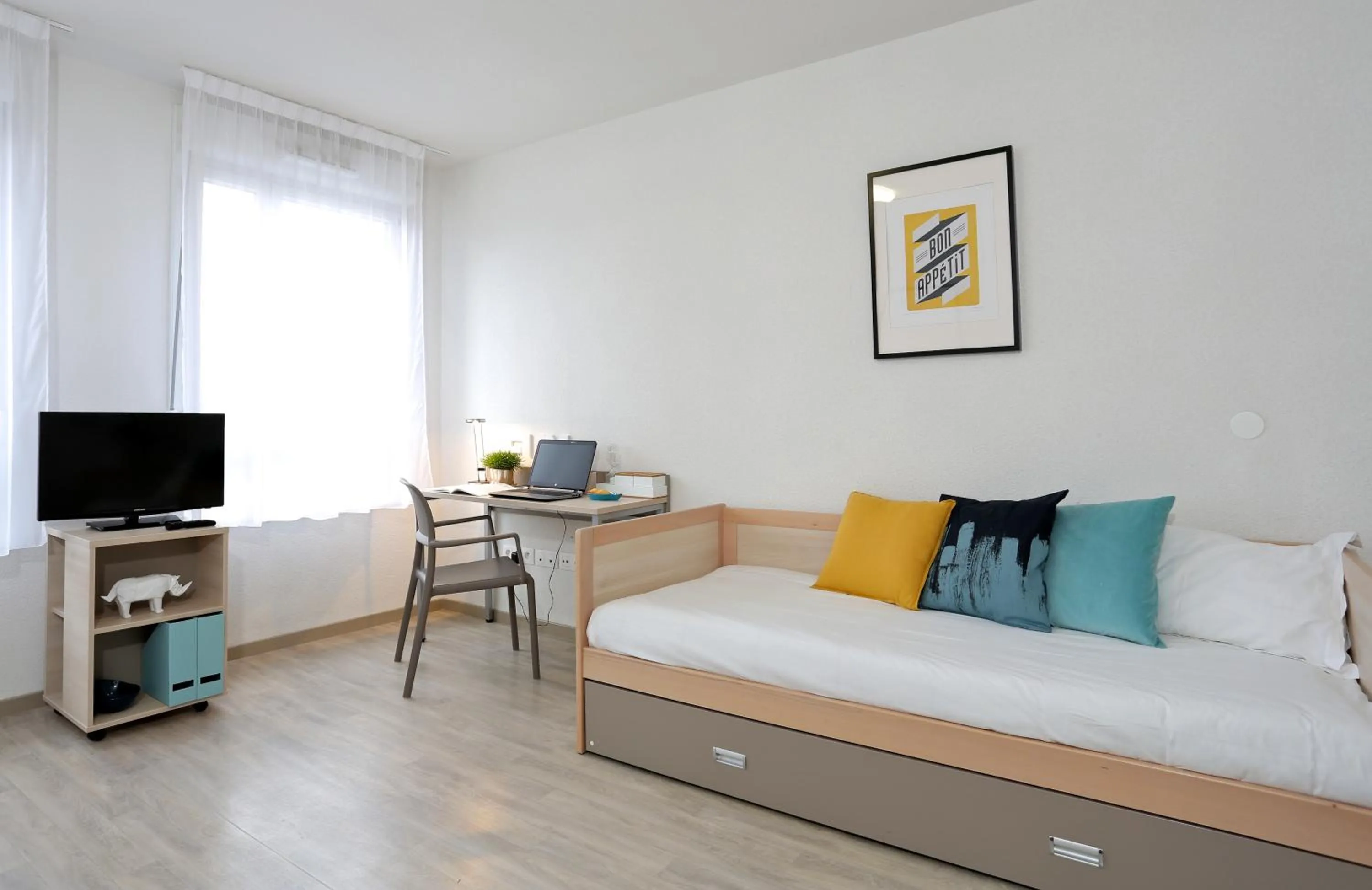 Photo of the whole room, Bed in Apparteo Nancy