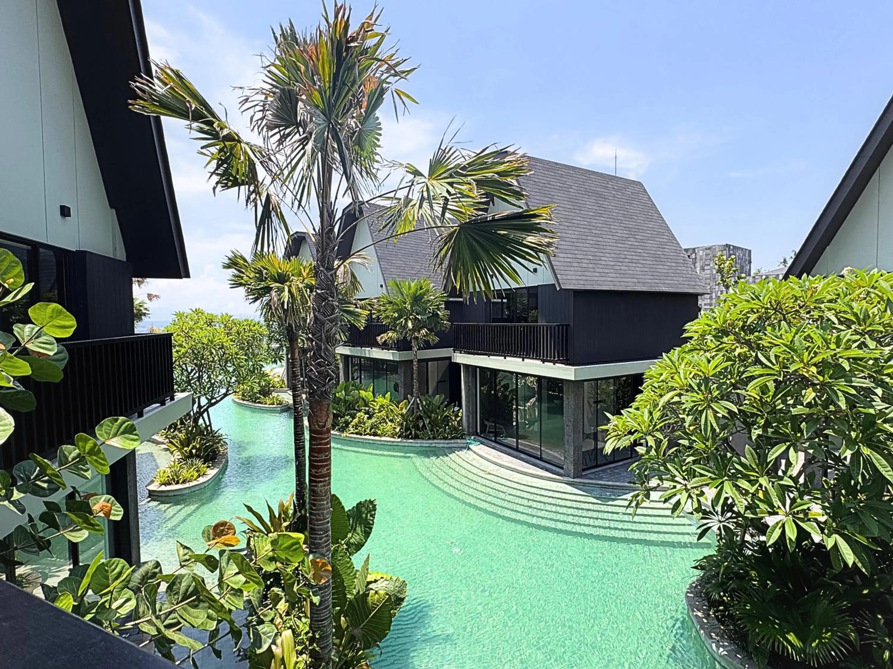 Swimming pool in Quenzo Beach Resort