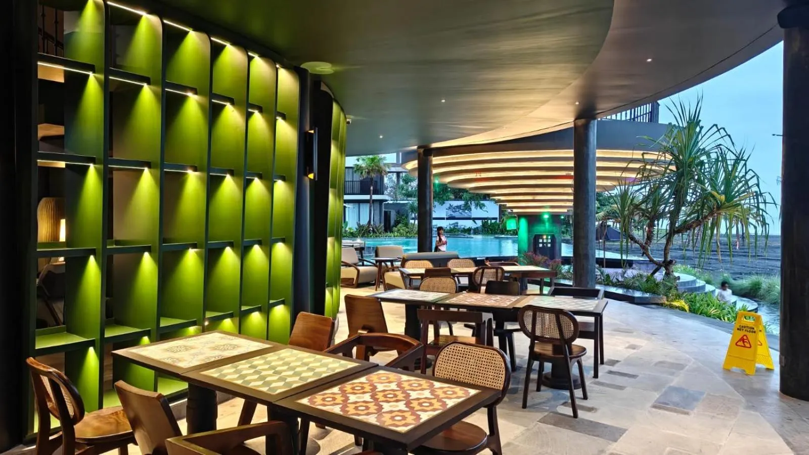 Restaurant/places to eat in Quenzo Beach Resort