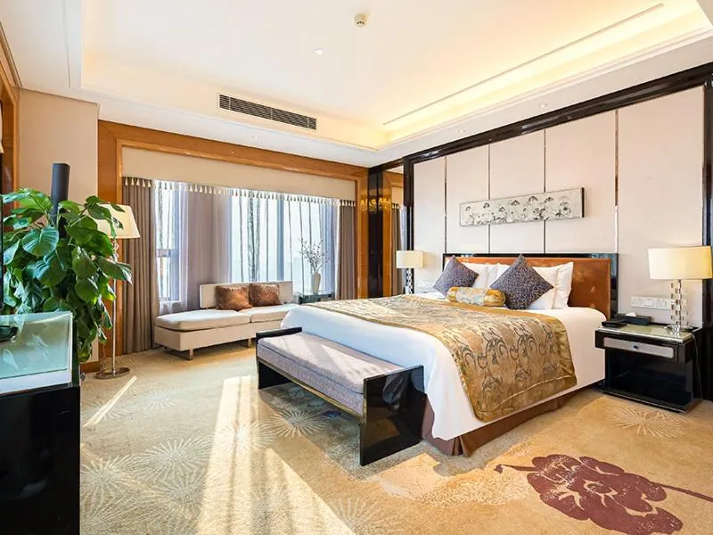 Bed in New Century Grand Hotel Siyang