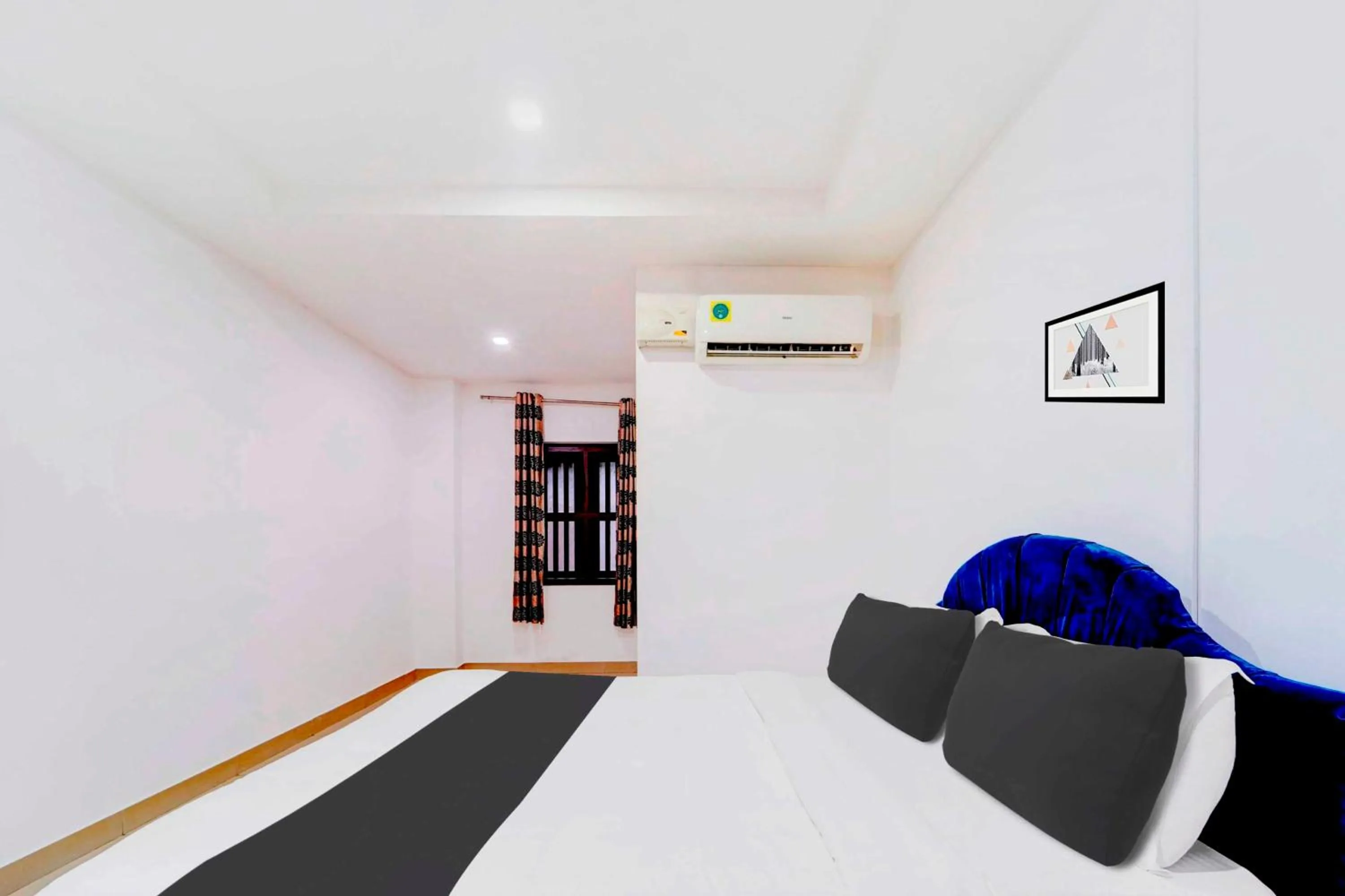 Bedroom in Collection O Kunnamangalam Near Bus Stand