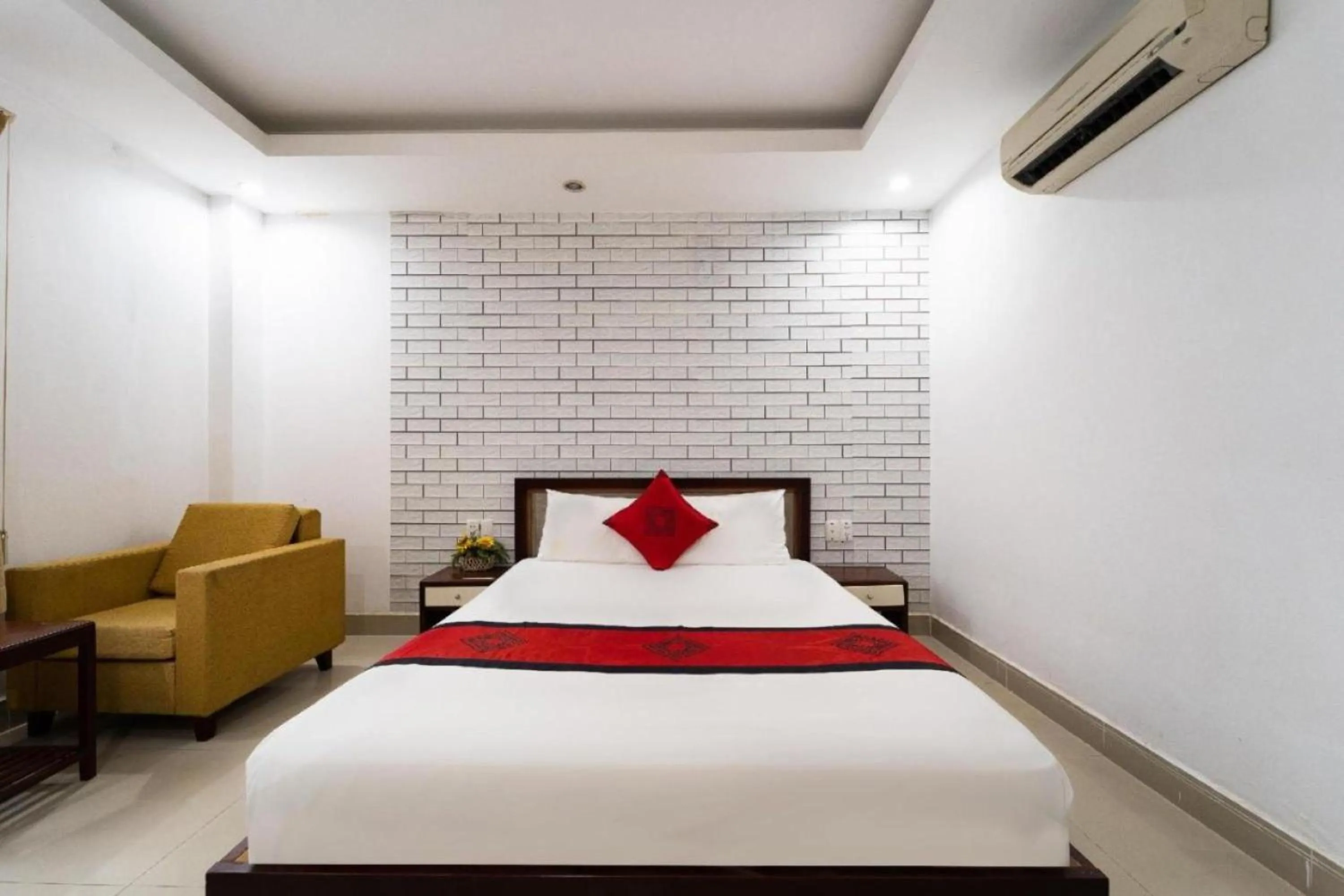 Bed in Dancenter O Cozy 5 Hotel Near SECC