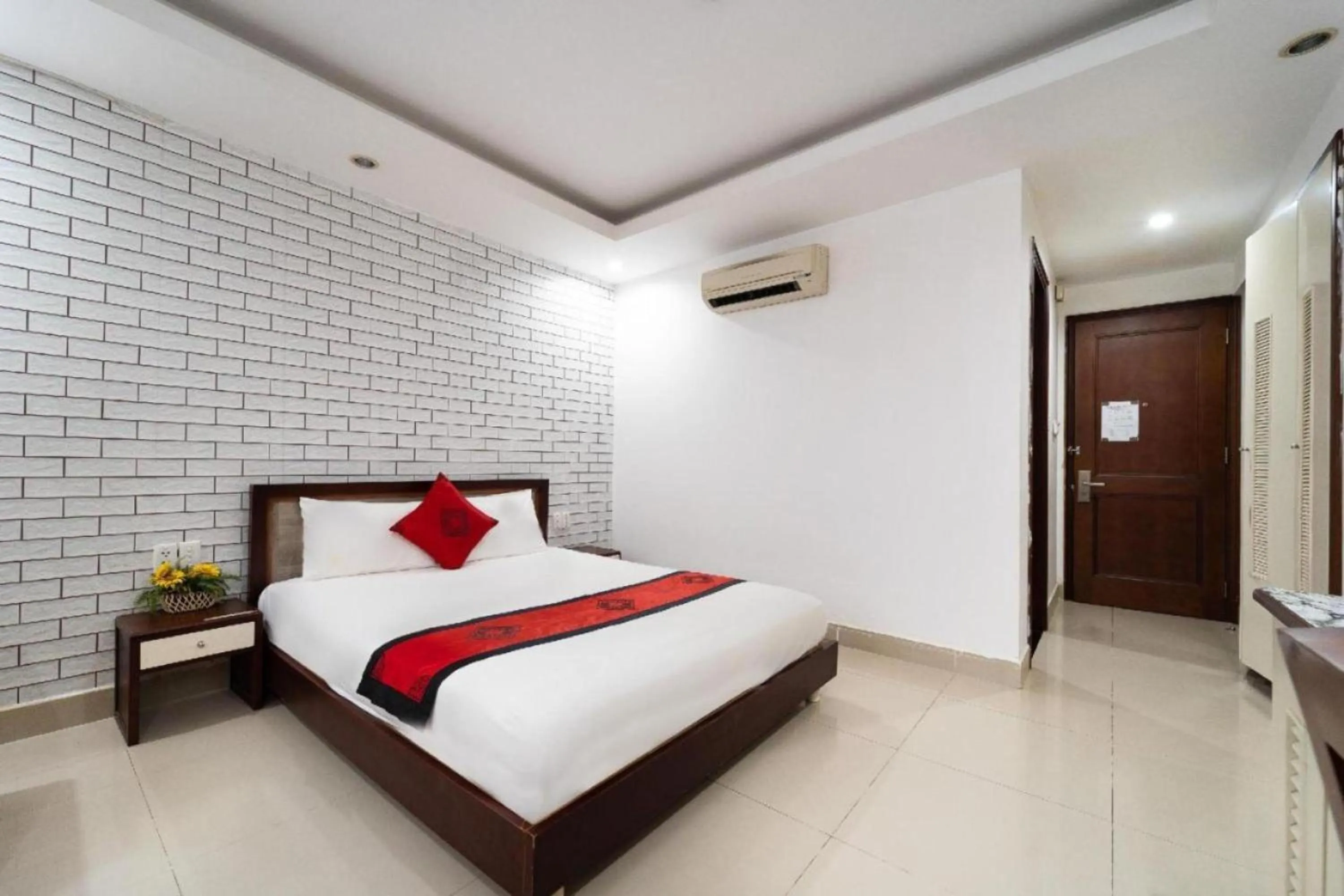 Bed in Dancenter O Cozy 5 Hotel Near SECC