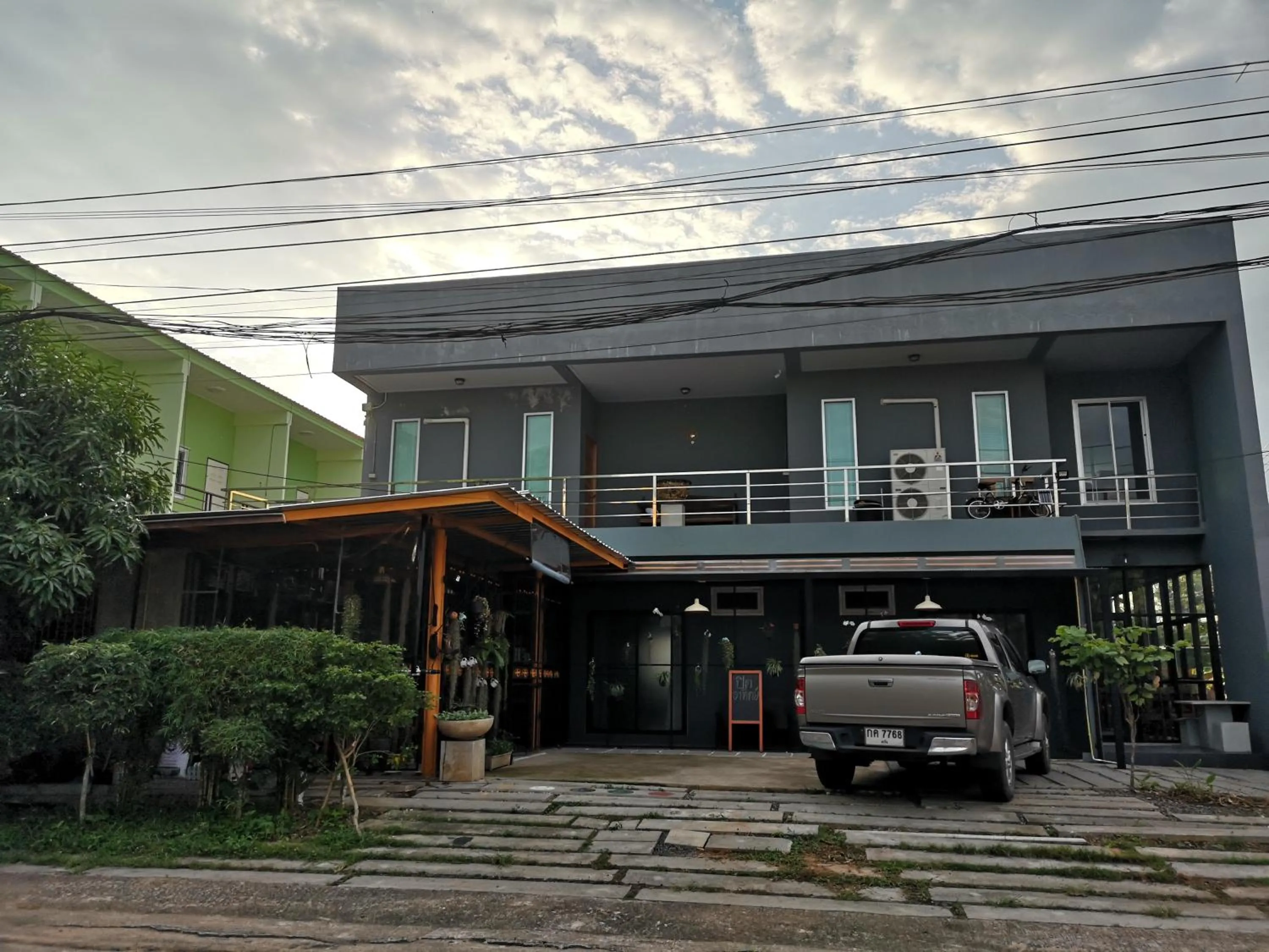 Property building in Siri Guesthouse @ Surat Thani