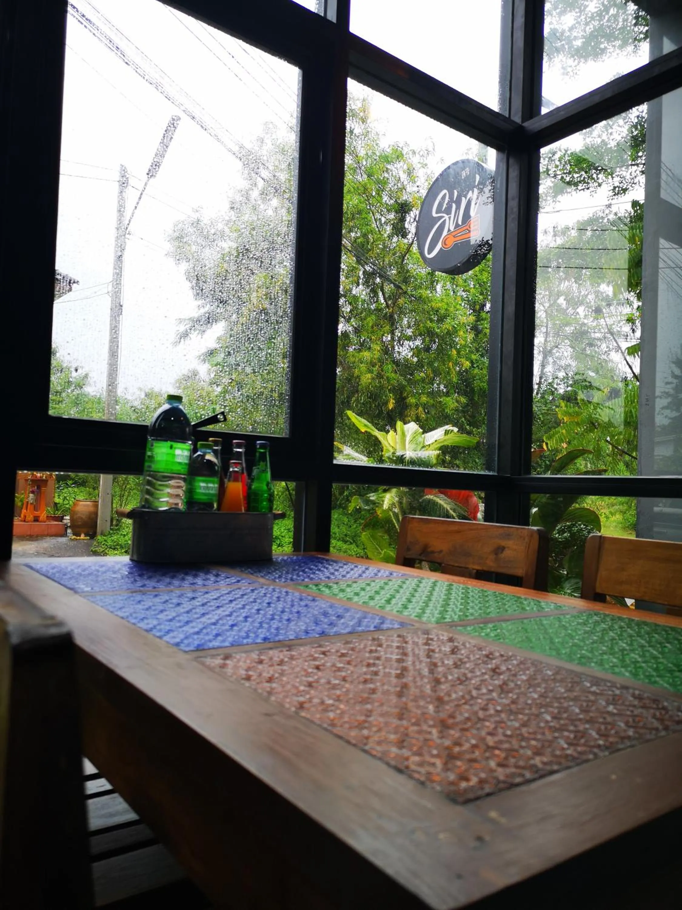 Restaurant/places to eat in Siri Guesthouse @ Surat Thani