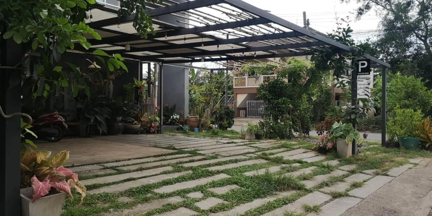 Property building in Siri Guesthouse @ Surat Thani