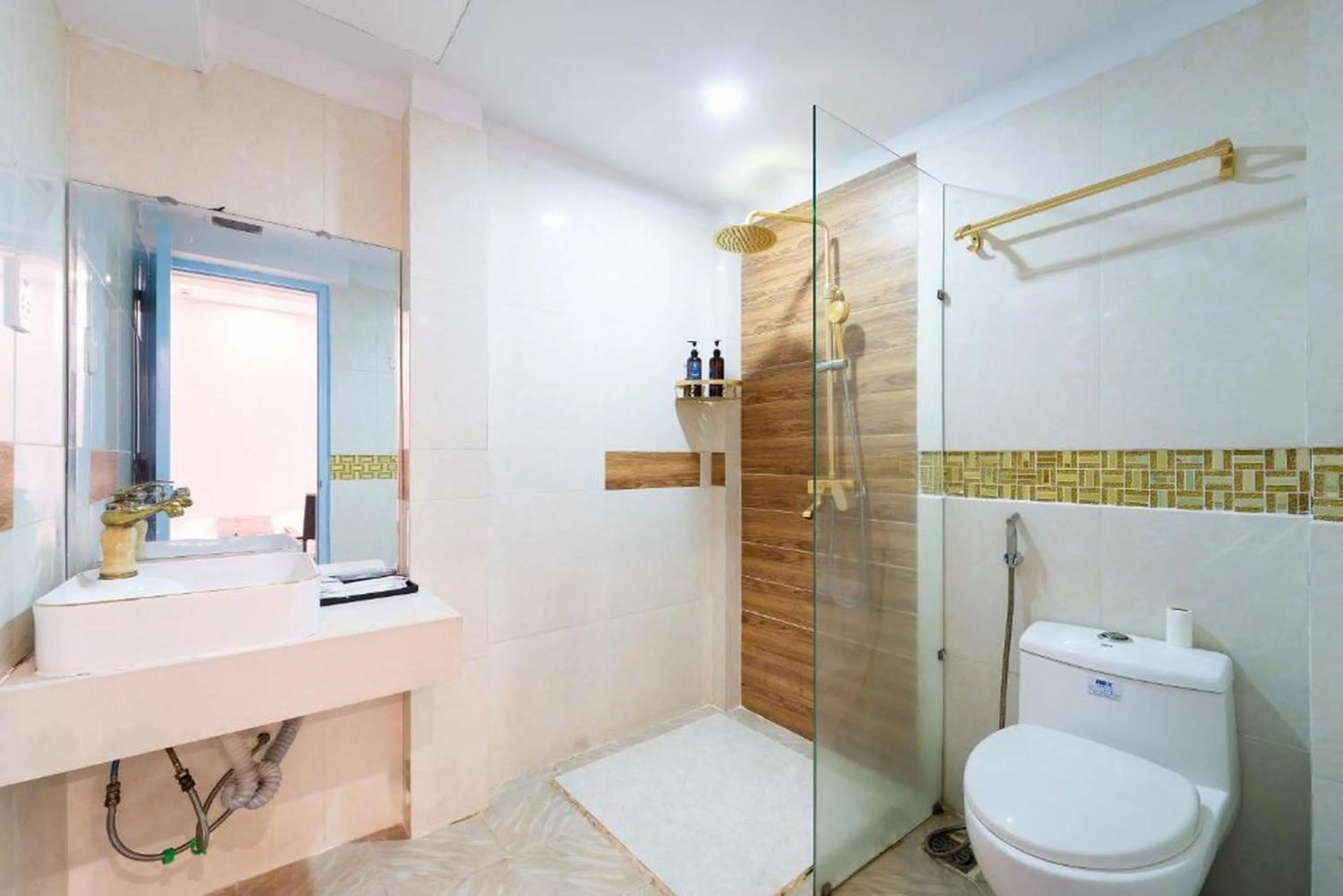 Bathroom in Joy Inn Hotel - Near T3 Terminal