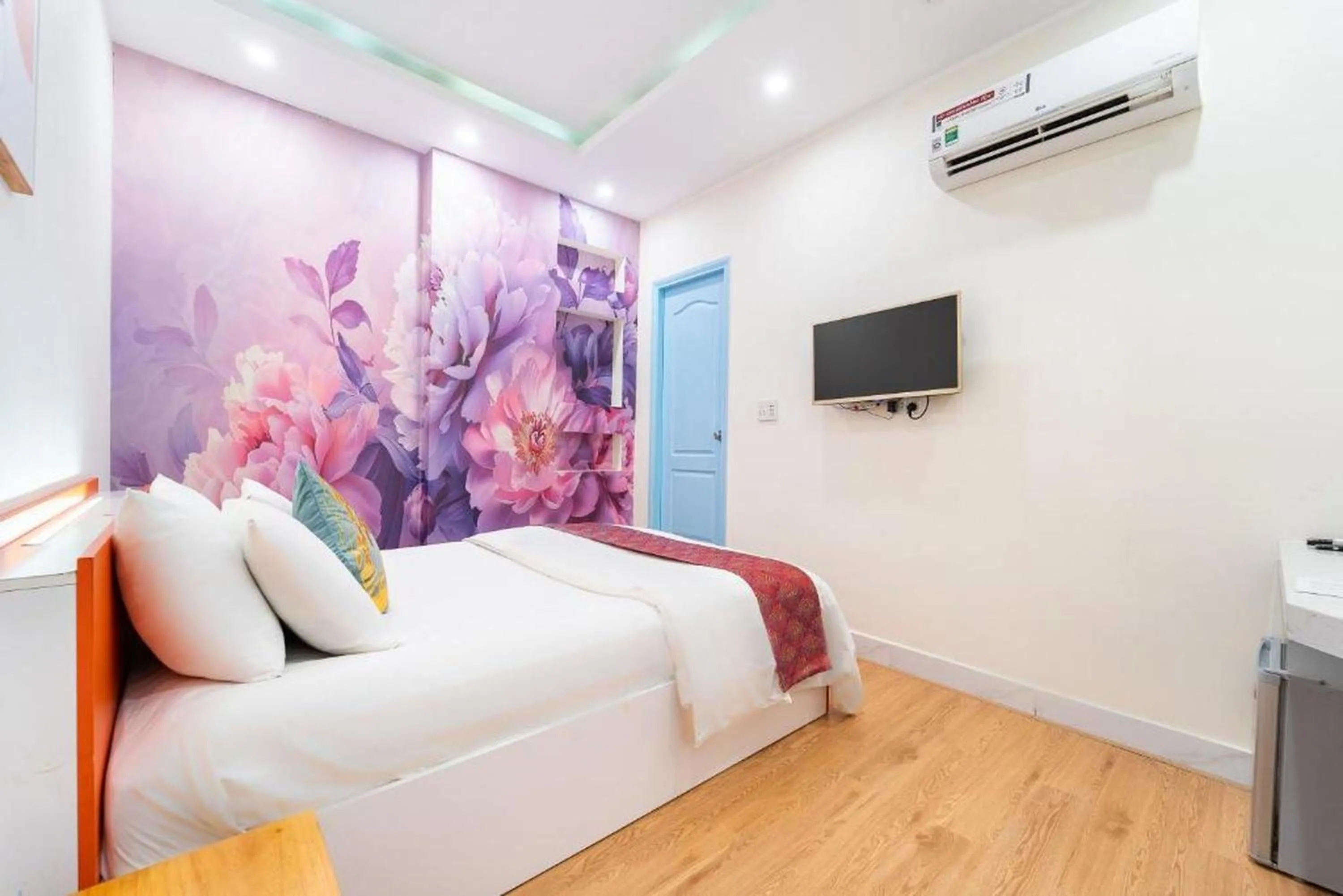 Bed in Joy Inn Hotel - Near T3 Terminal