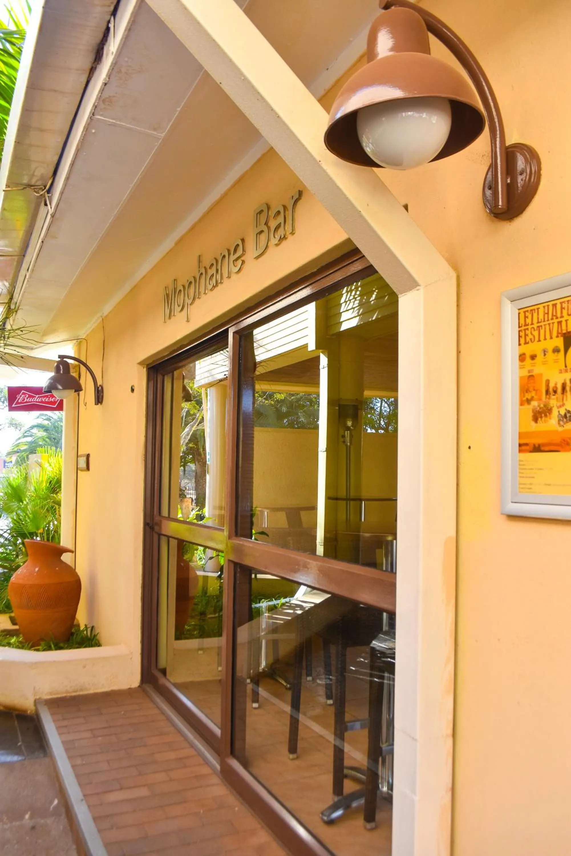 Lounge or bar in Cresta Bosele Hotel