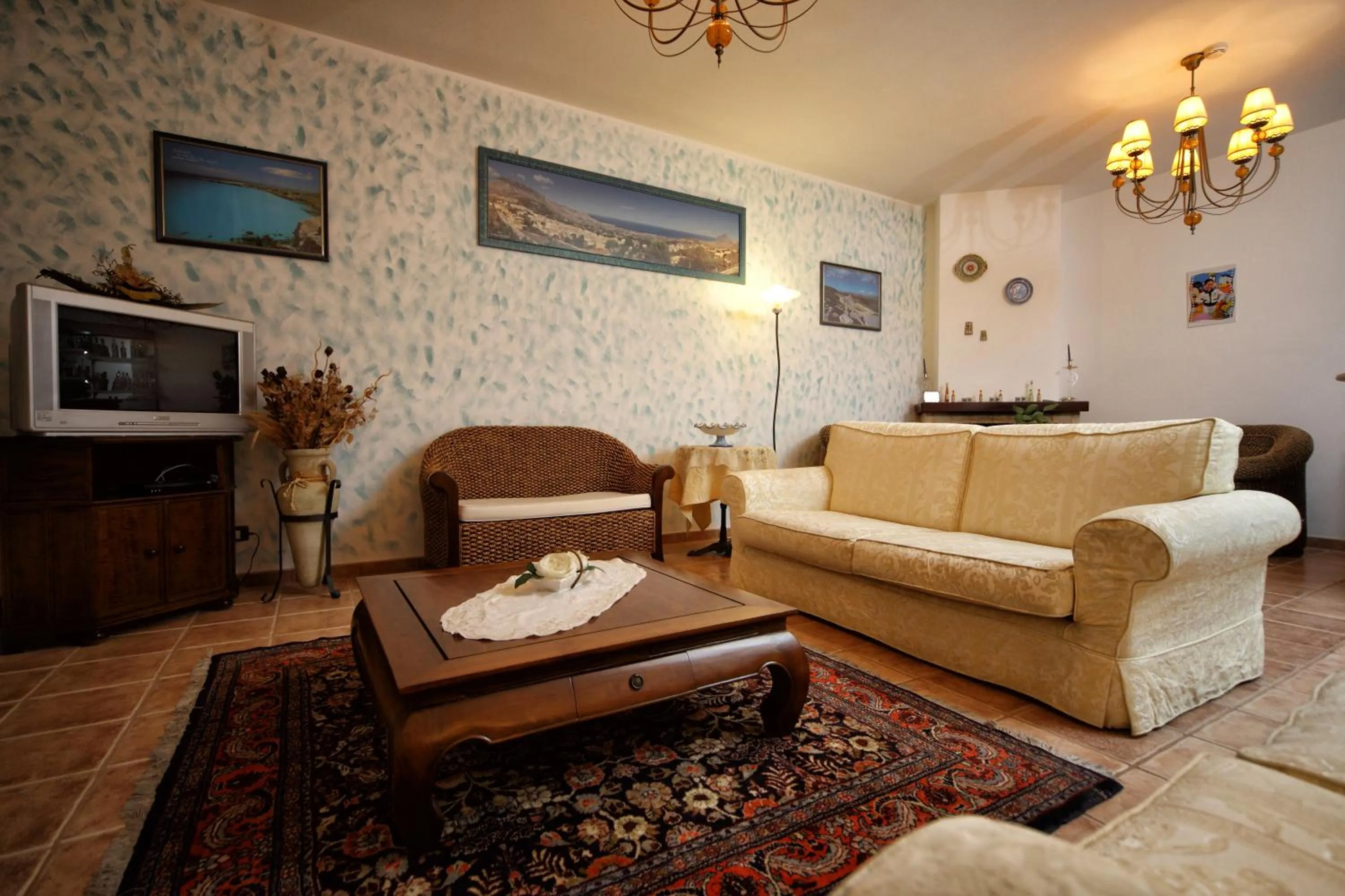 Lounge or bar in History Hotel