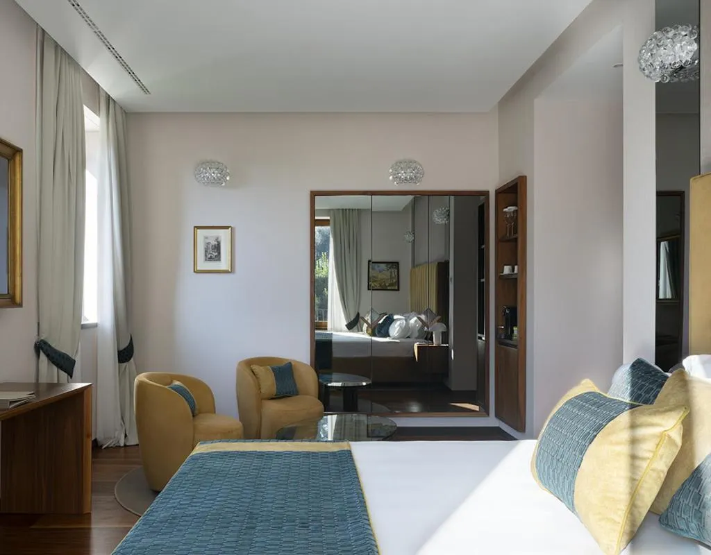 Bed in Villa Lario Resort Mandello