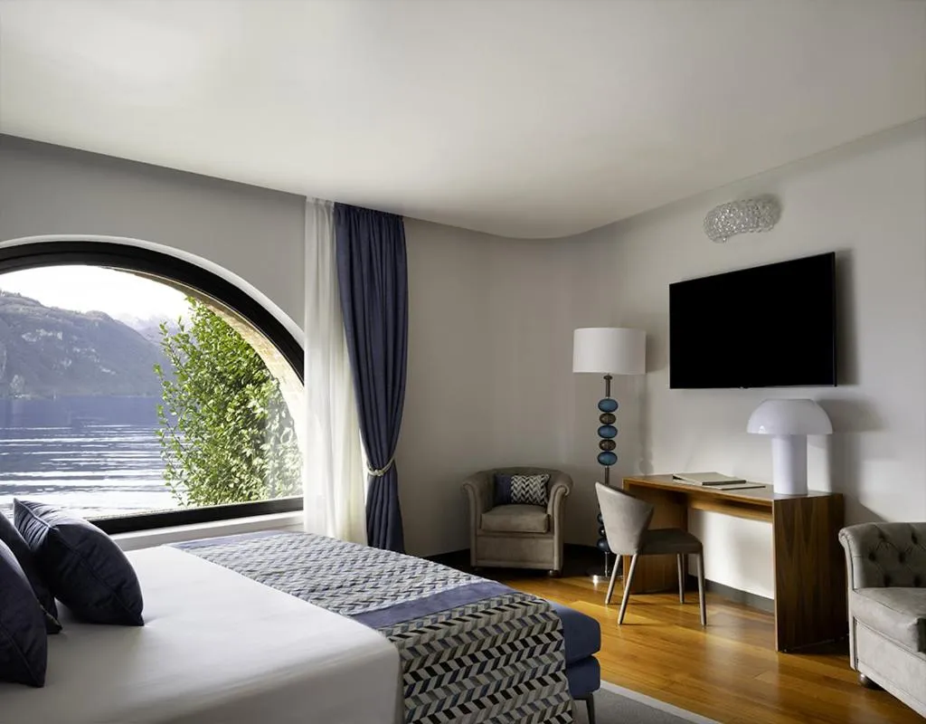 Bed in Villa Lario Resort Mandello