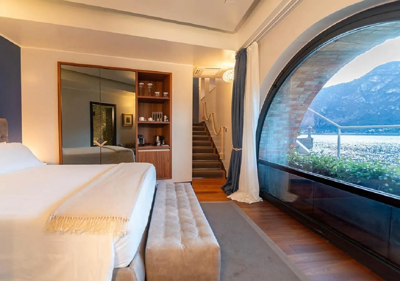 Natural landscape, Bed in Villa Lario Resort Mandello