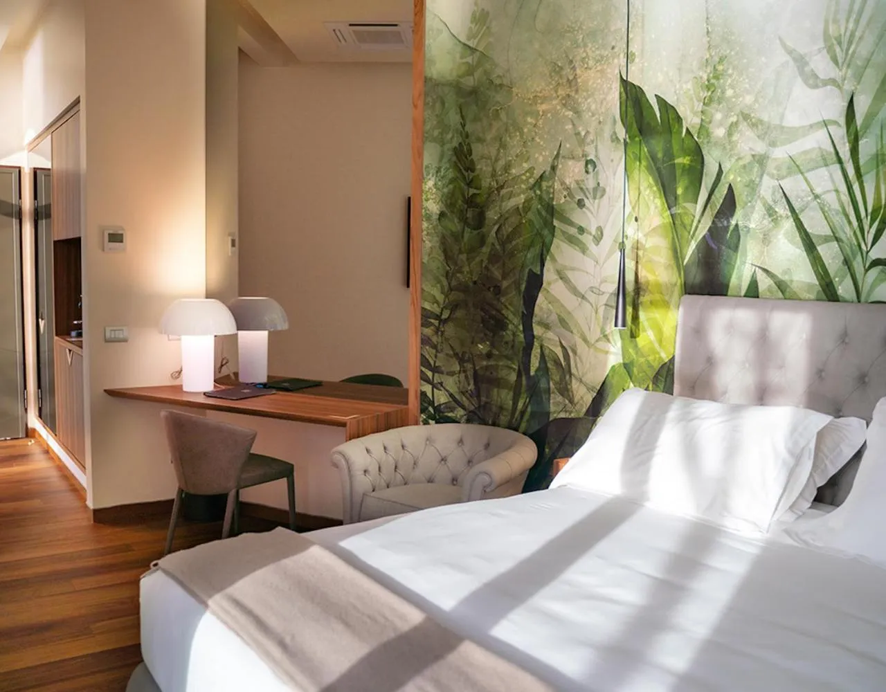 Photo of the whole room, Bed in Villa Lario Resort Mandello