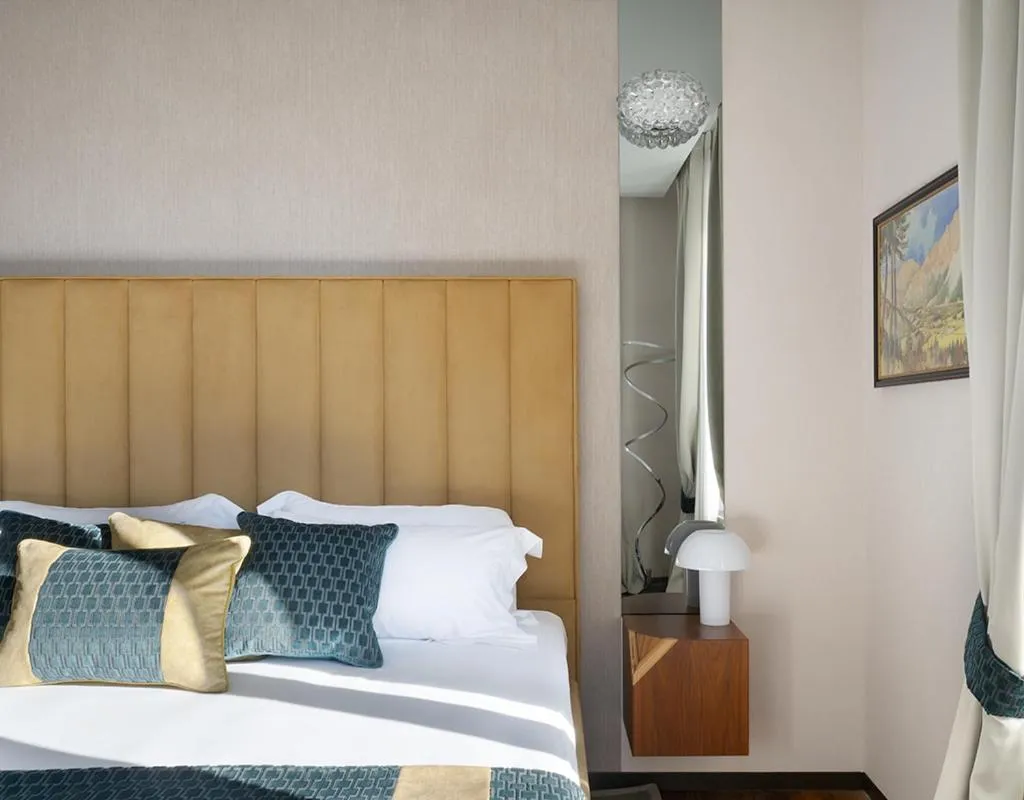 Bed in Villa Lario Resort Mandello