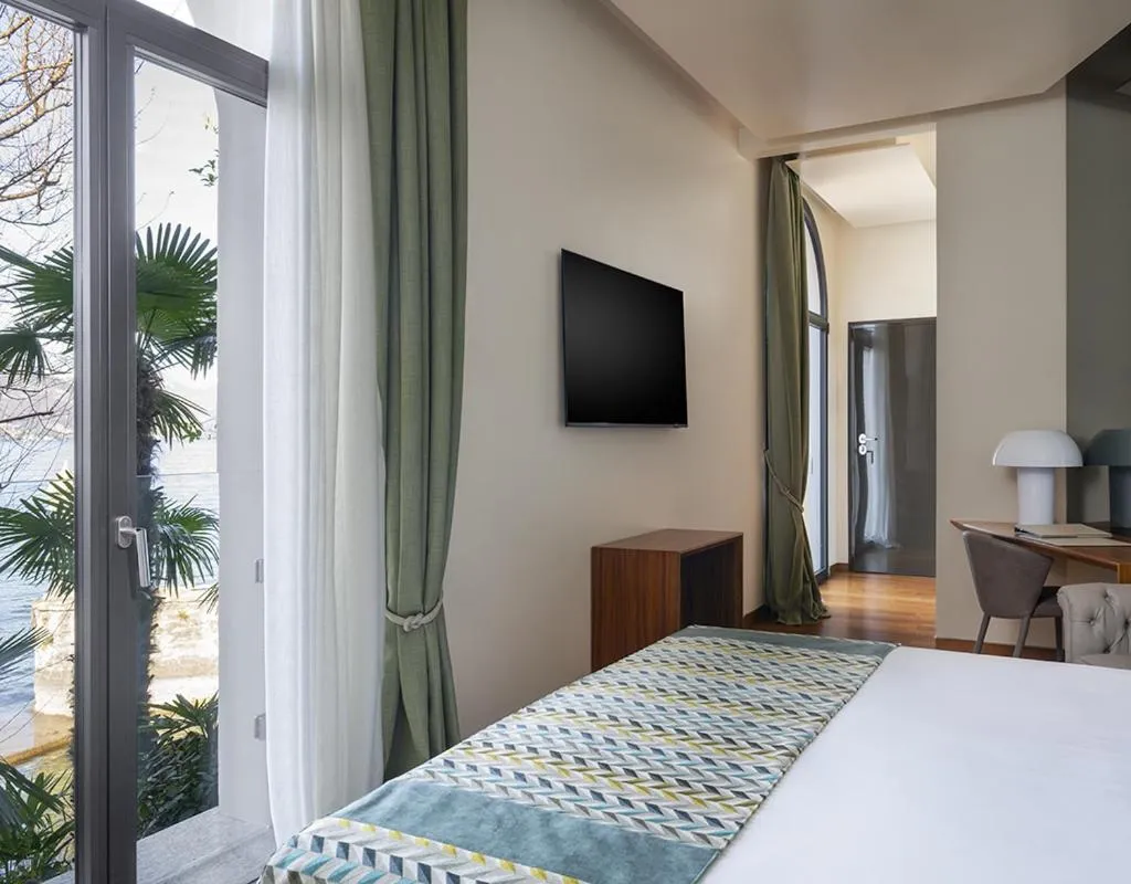 Bed in Villa Lario Resort Mandello