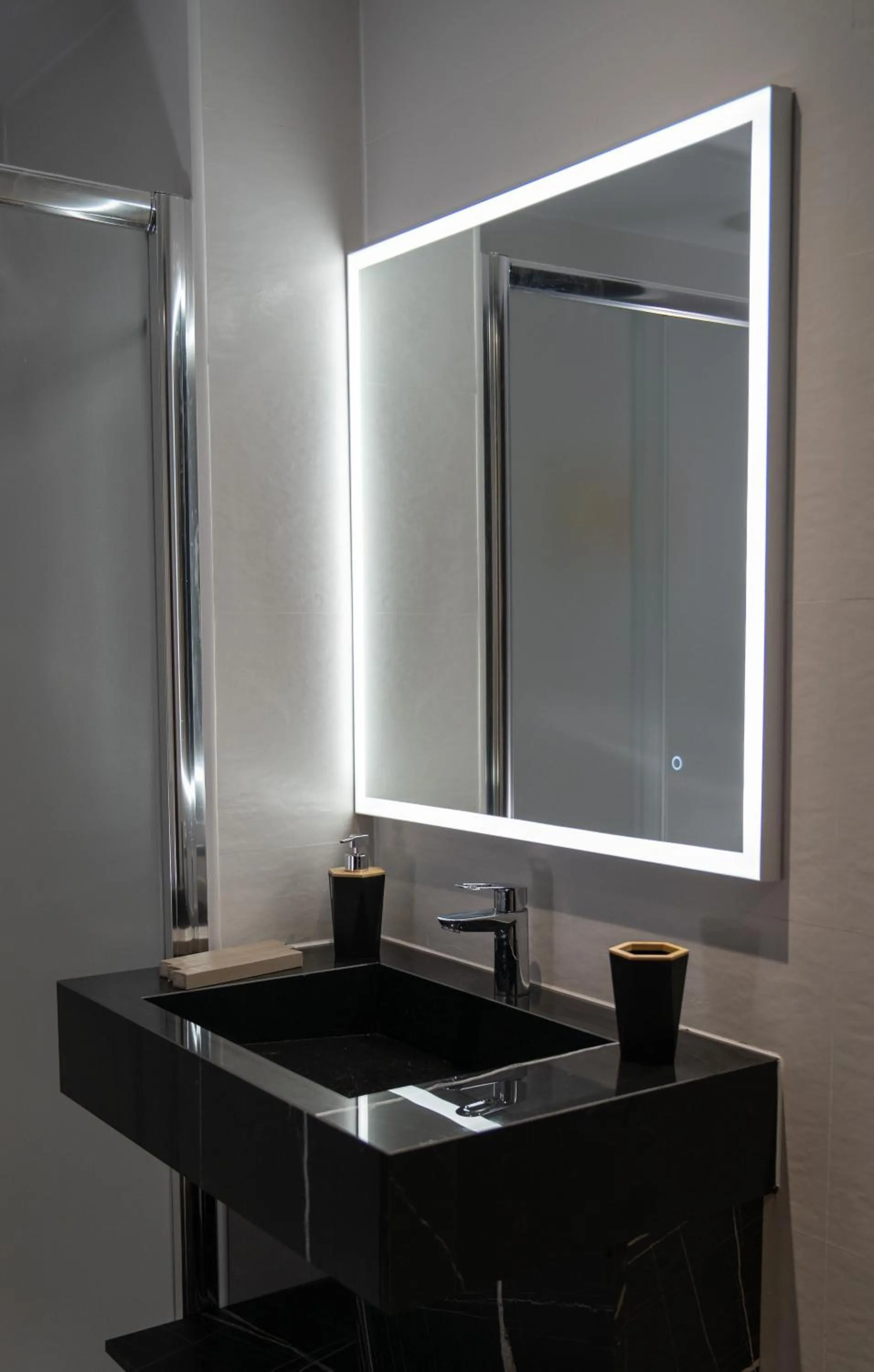 Shower in Hotel Mefolinkel Suits