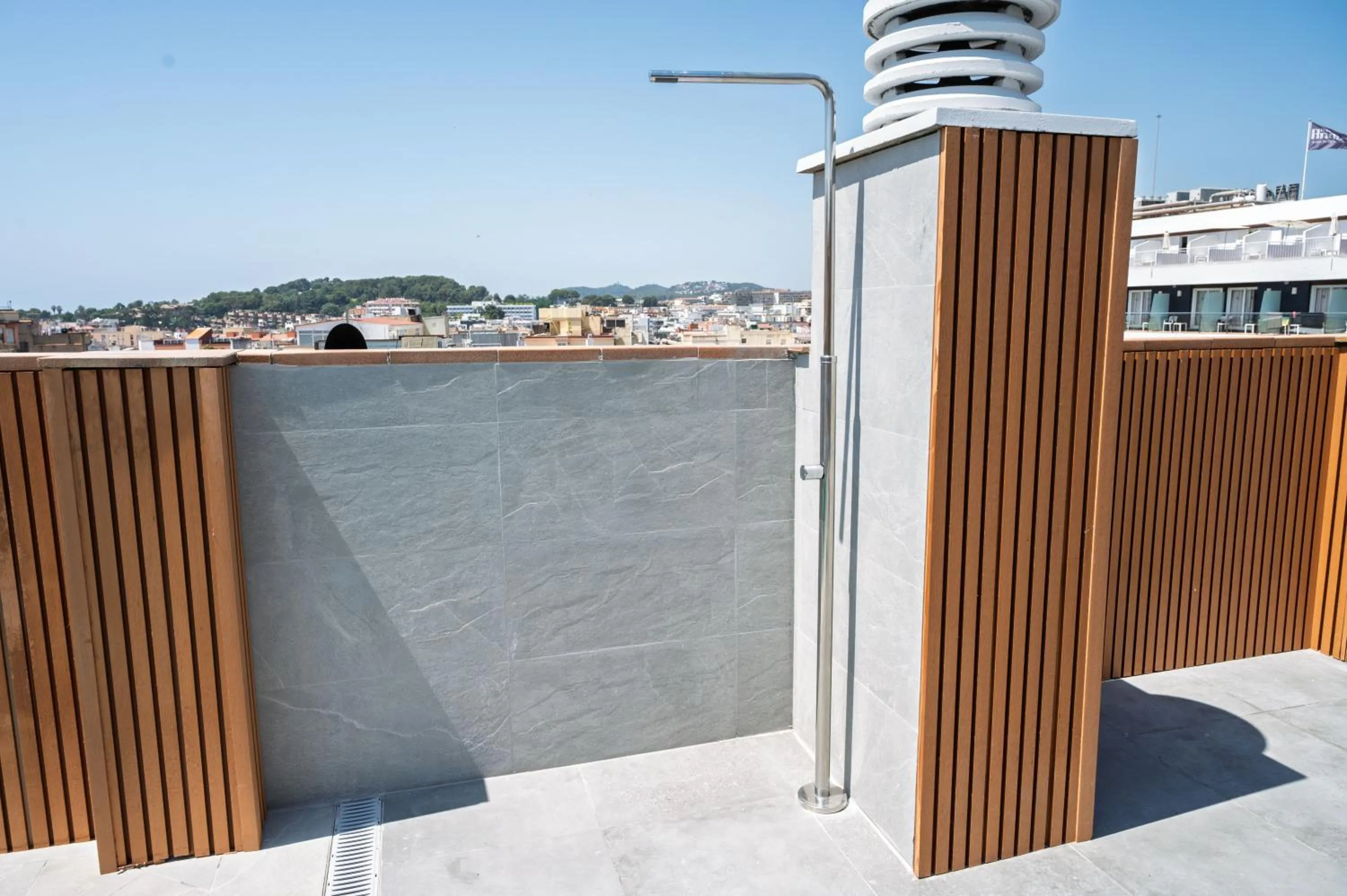 Shower in Hotel Mefolinkel Suits