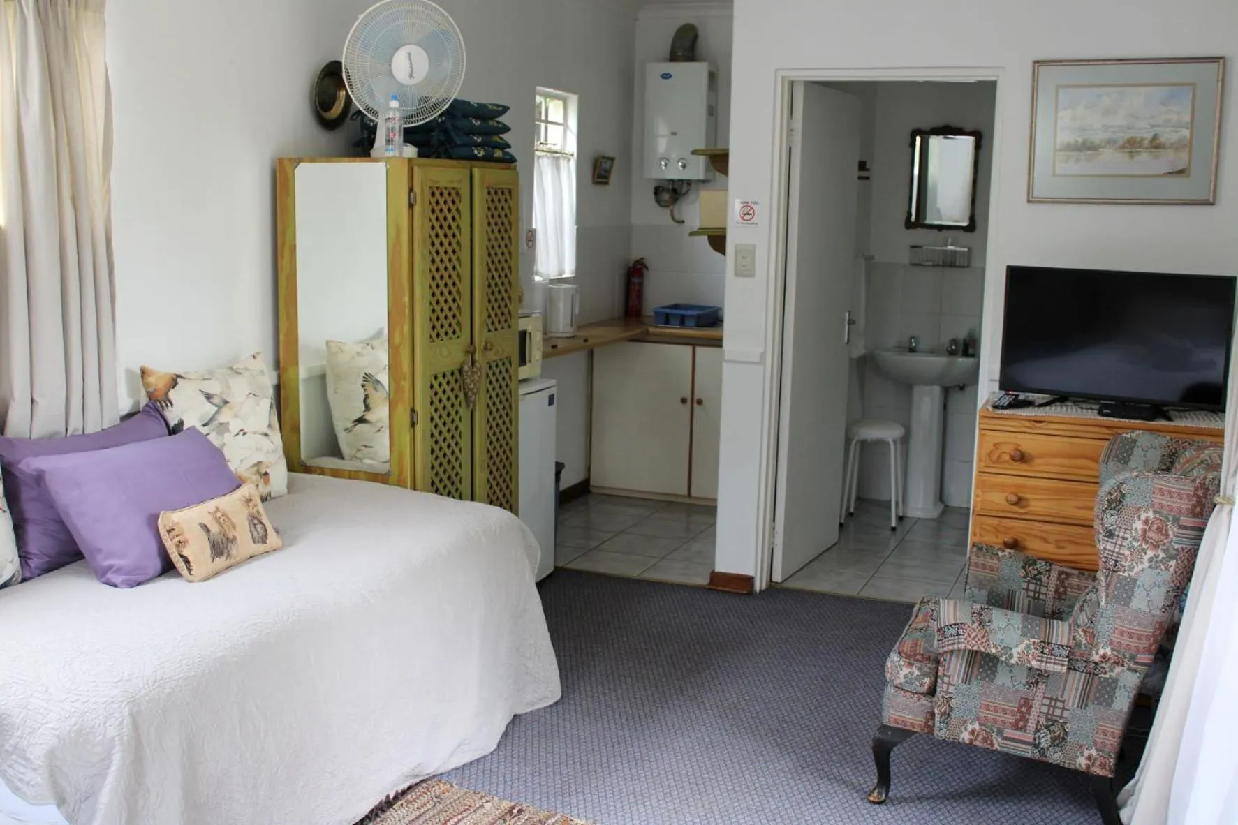 Photo of the whole room, Bed in Rosewood Corner, Clarens