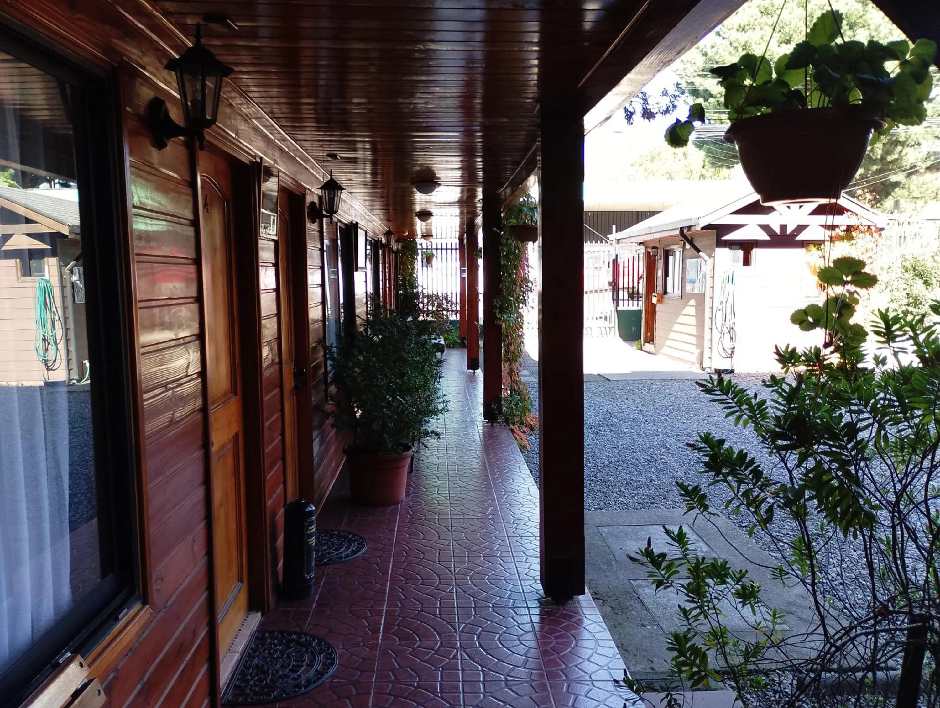 Property building in Apart-Hotel Colonia-Königsberg UBICADO COSTADO TERMINAL BUSES, RÍO CALLE CALLE CARABINEROS DEPARTAMENTOS COMPLETOS CON AIRE ACONDICIONADO Y ESTACIONAMIENTO