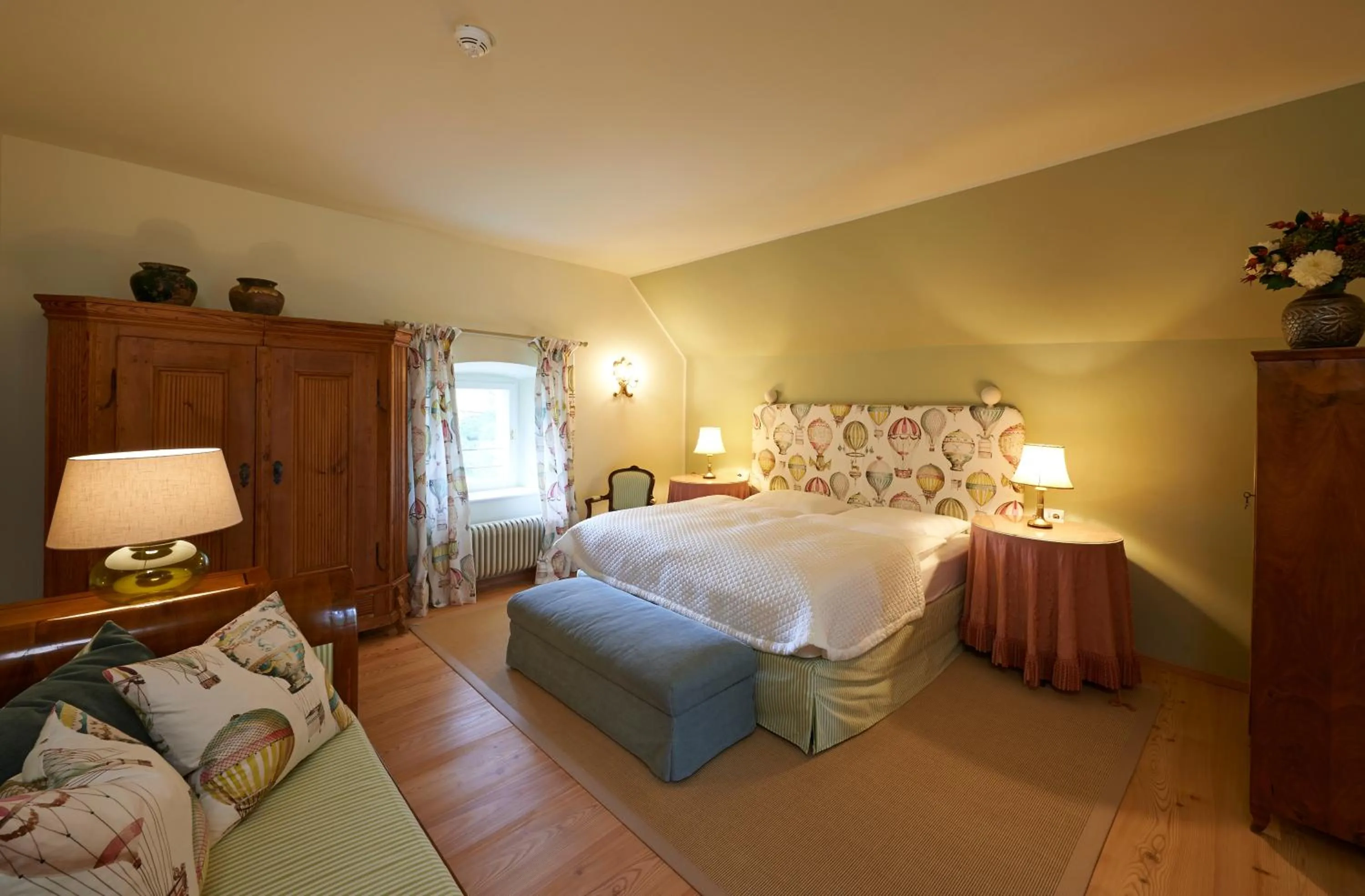 Decorative detail, Bed in Schloss Englar