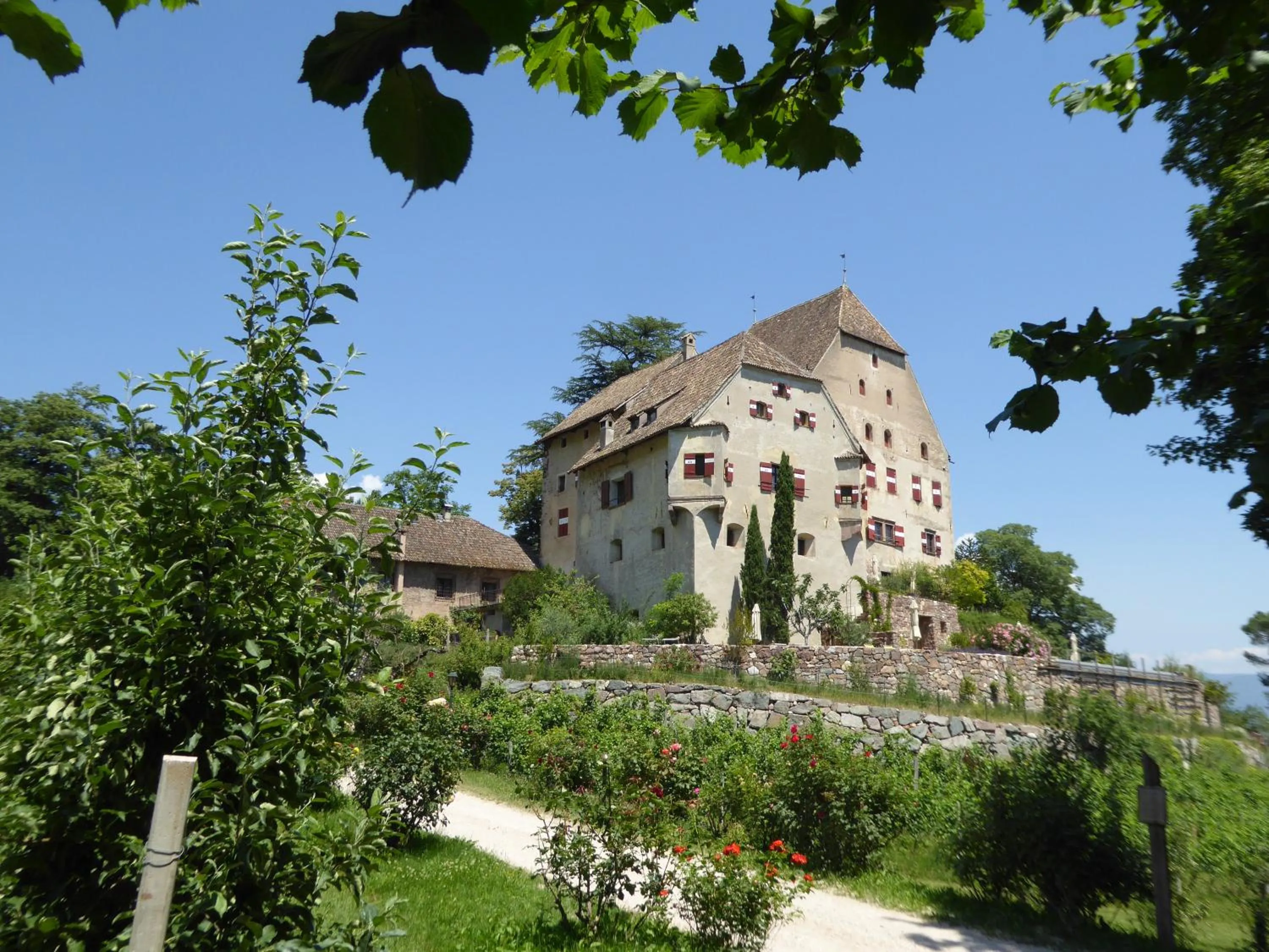 Property building in Schloss Englar