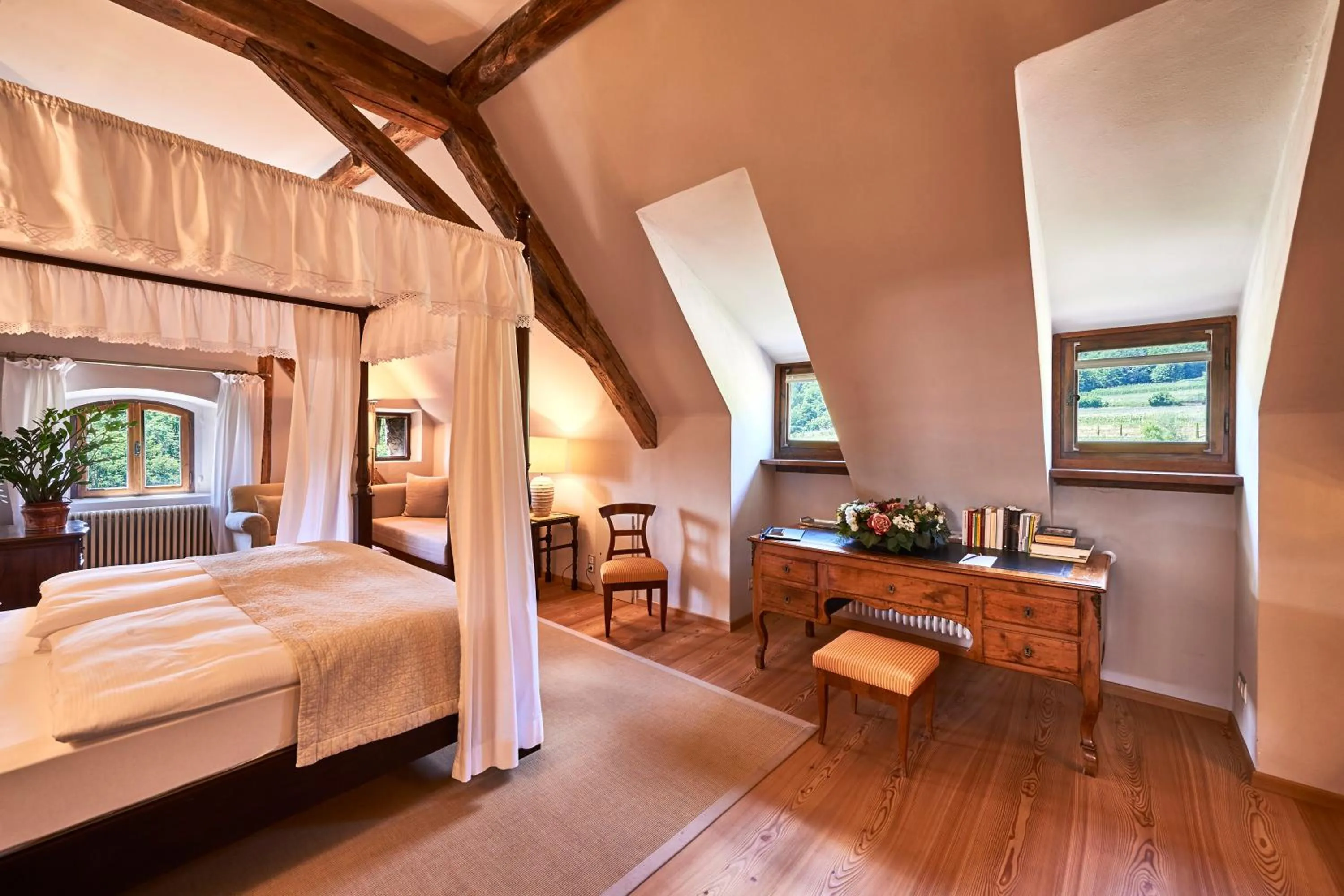 Photo of the whole room, Bed in Schloss Englar